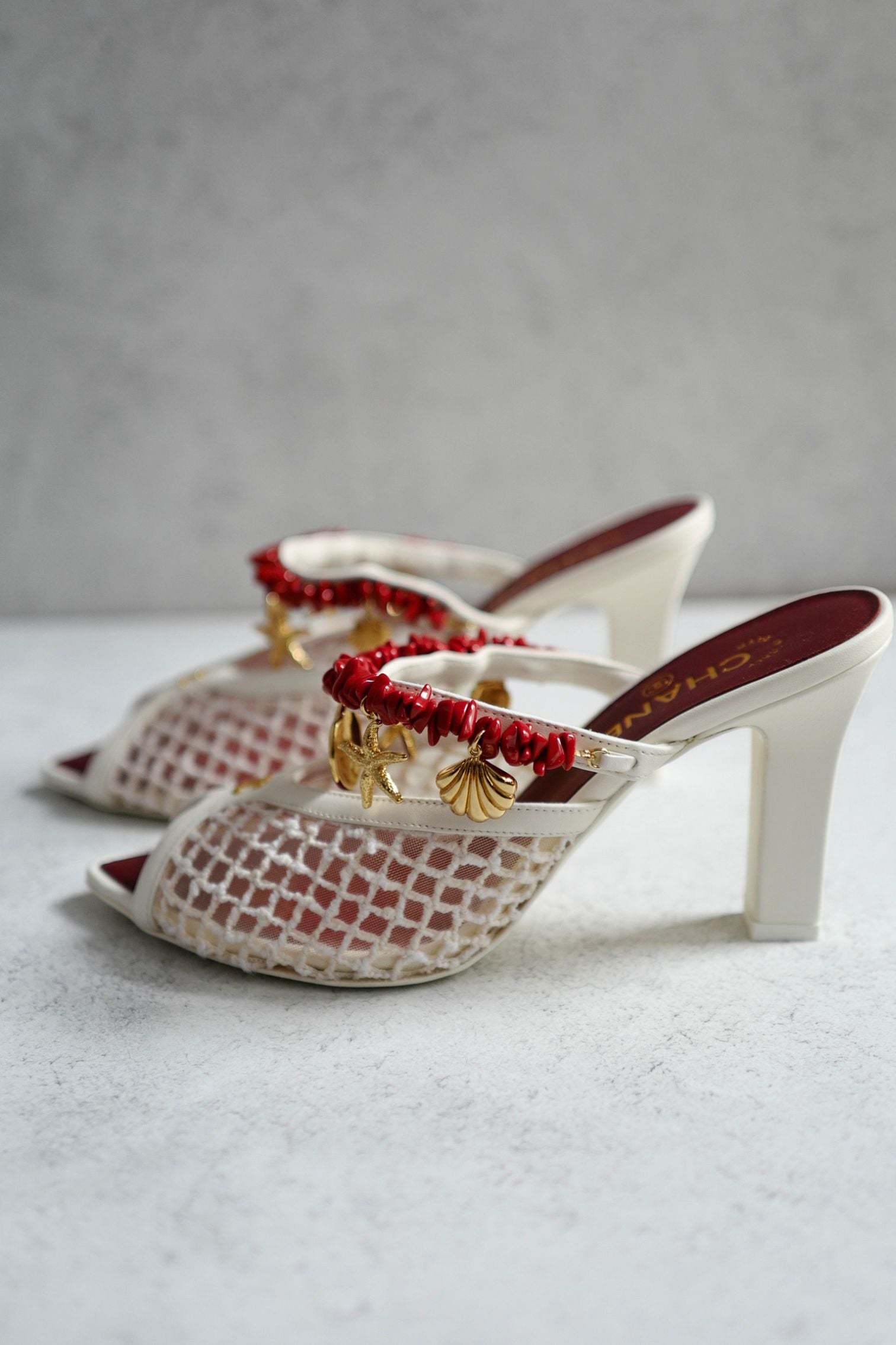 Chanel 26M Coco Beach Mules Ivory Mesh/Cotton/Lambskin/Resin/Metal Size 38