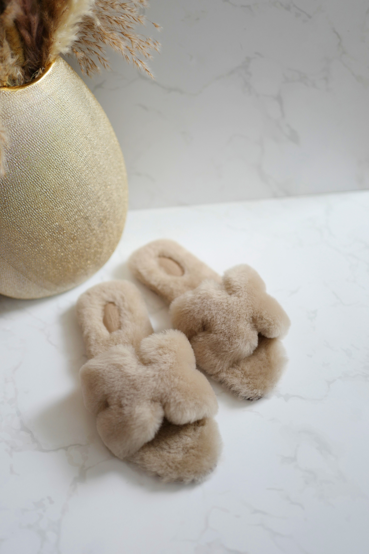 New Hermès Oran Sandal in Sheep Fur Beige Camel Size 39