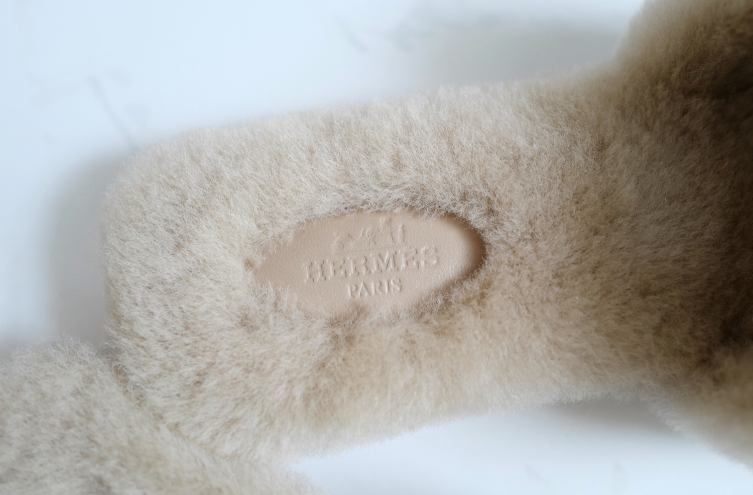 New Hermès Oran Sandal in Sheep Fur Beige Camel Size 39