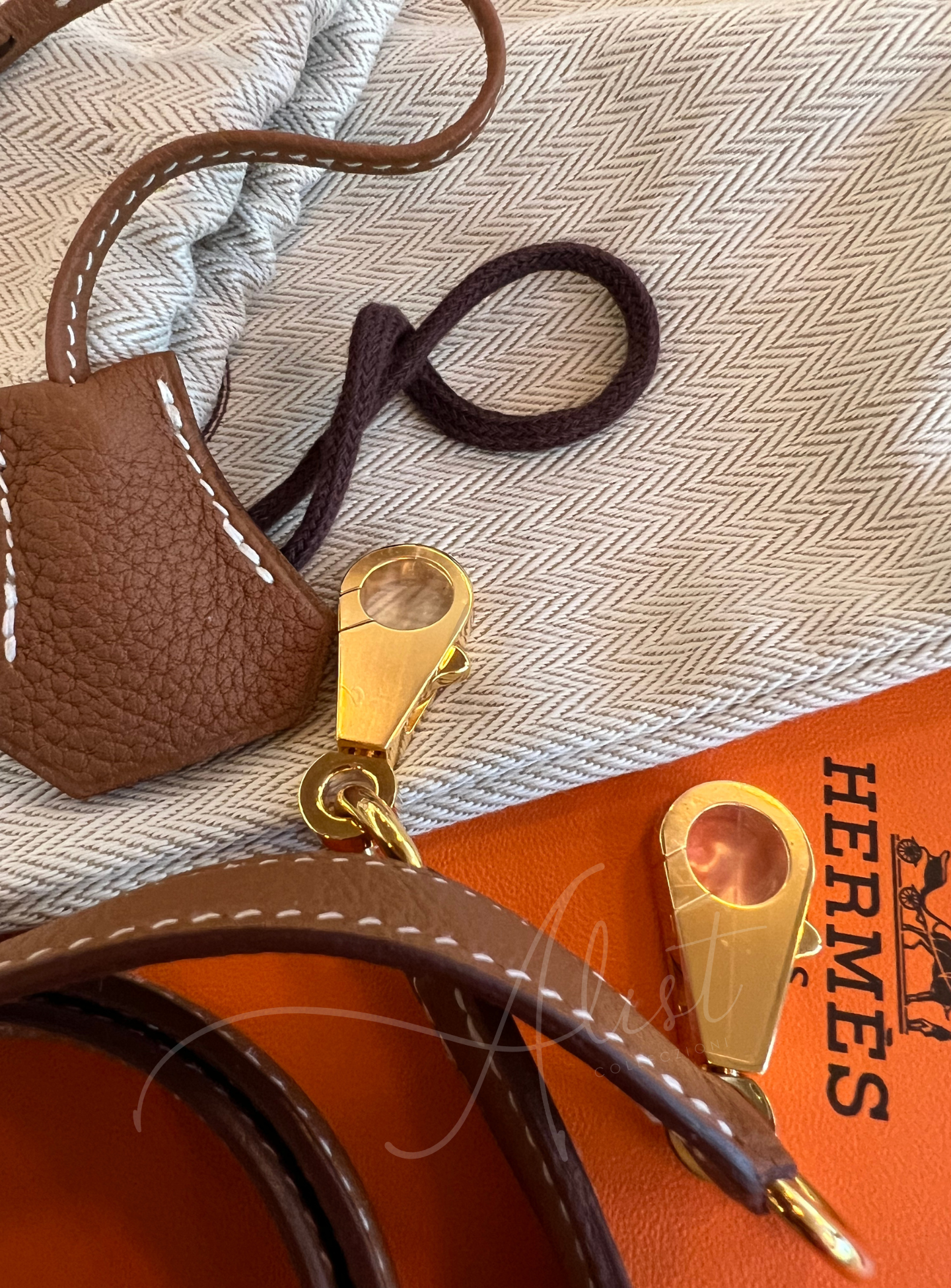 BNIB Hermes Kelly 28 Gold Togo With Gold Hardware Complete W Receipt NEW