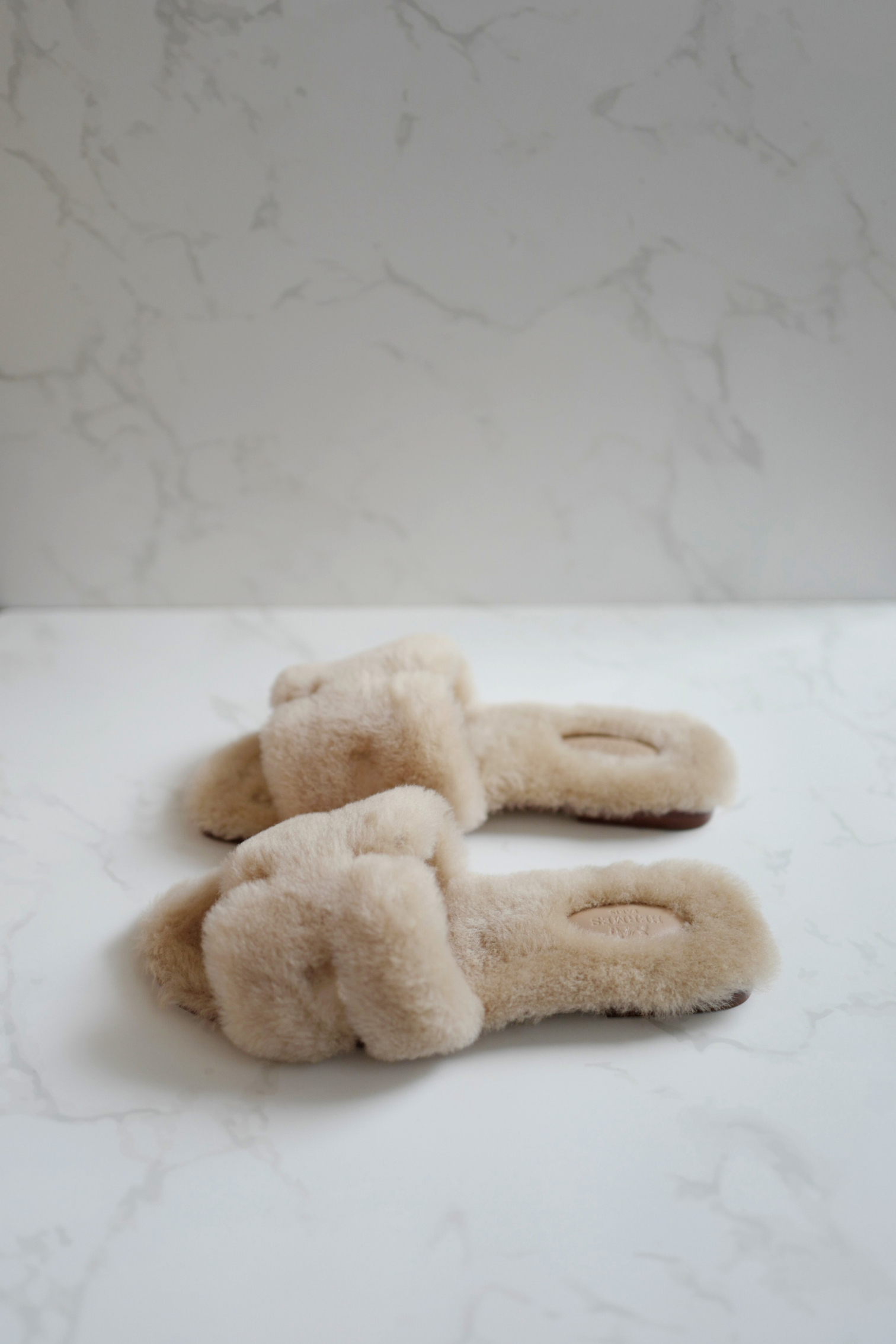 New Hermès Oran Sandal in Sheep Fur Beige Camel Size 39
