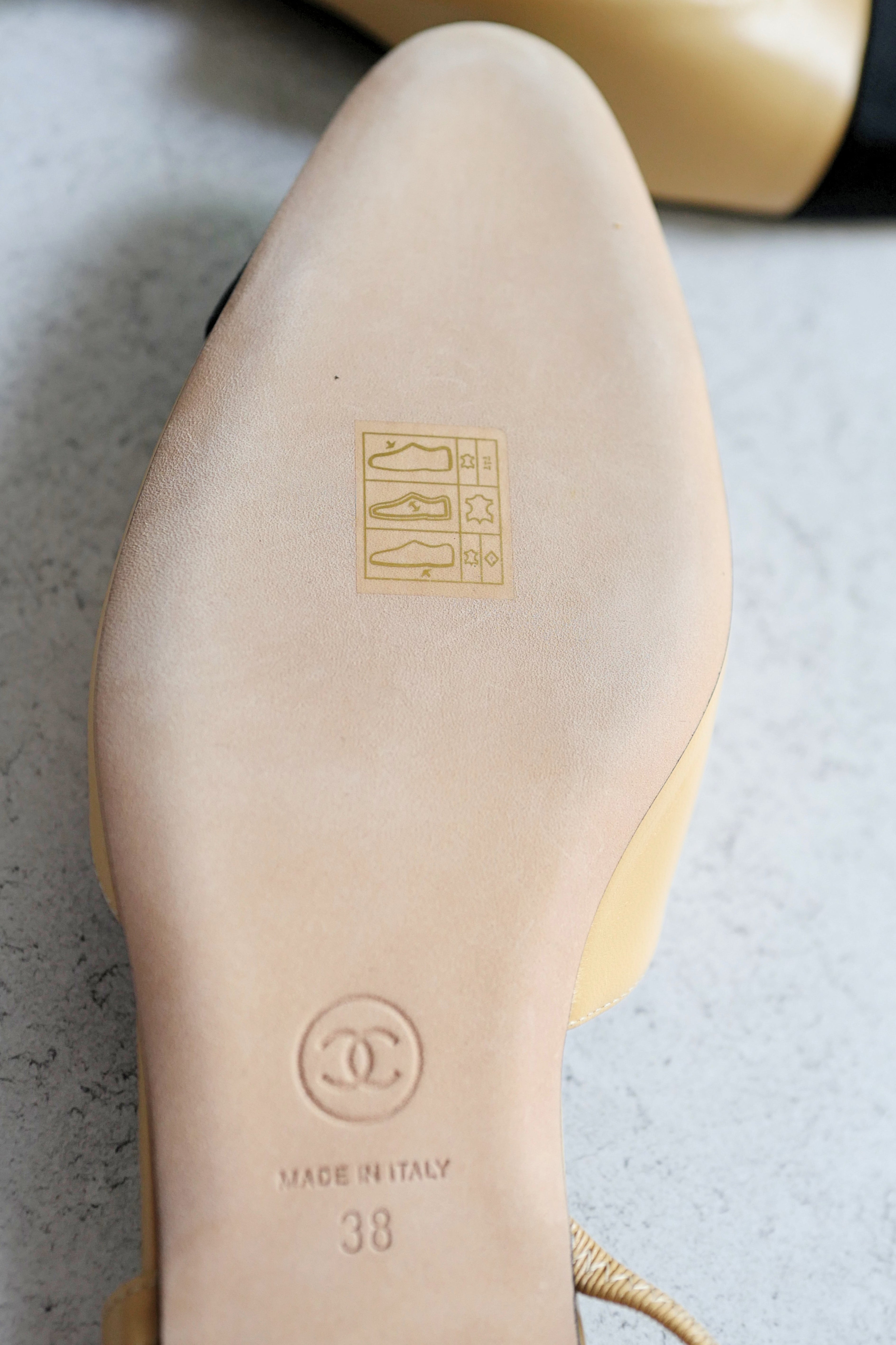 Chanel 26S Slingbacks Beige Black Goatskin Grosgrain Size 38