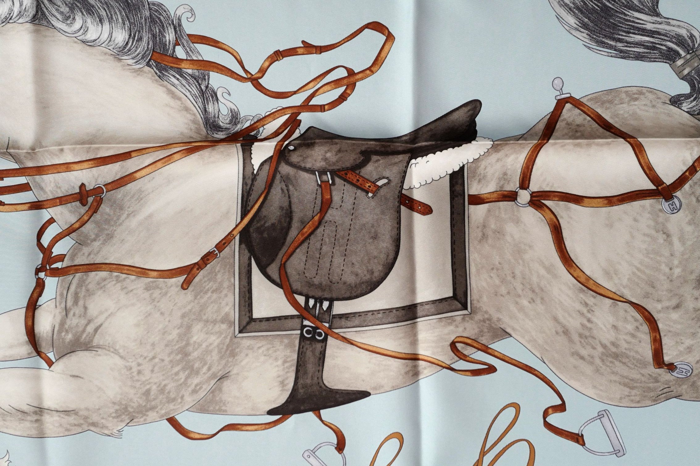Hermès Grand Galop Scarf 90 Bleu Ciel / Gris / Cuir 100% Silk