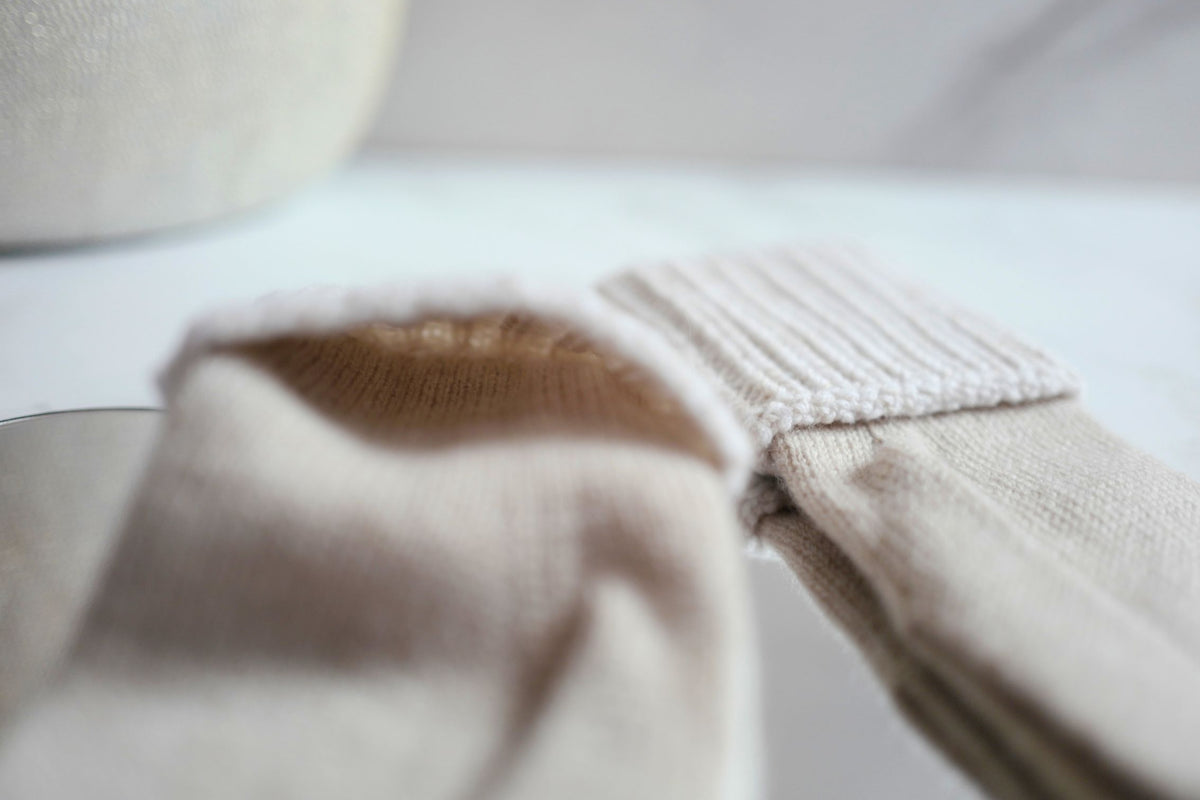NEW Chanel Fall-Winter 2024/25 Knit Gloves CC Logo