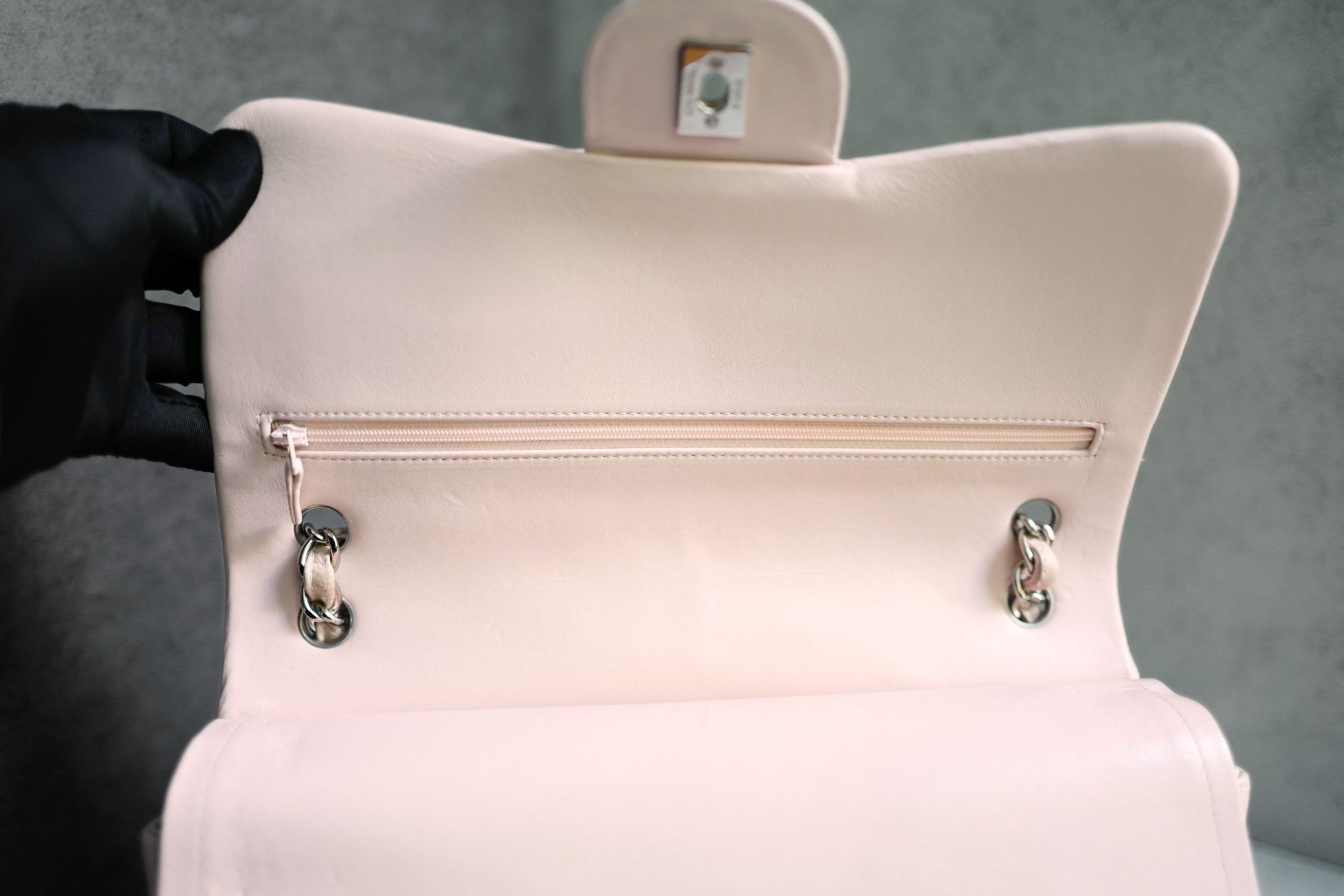 Preowned Chanel Jumbo Classic Flap in Baby Pink Rose Clair Lambskin #13