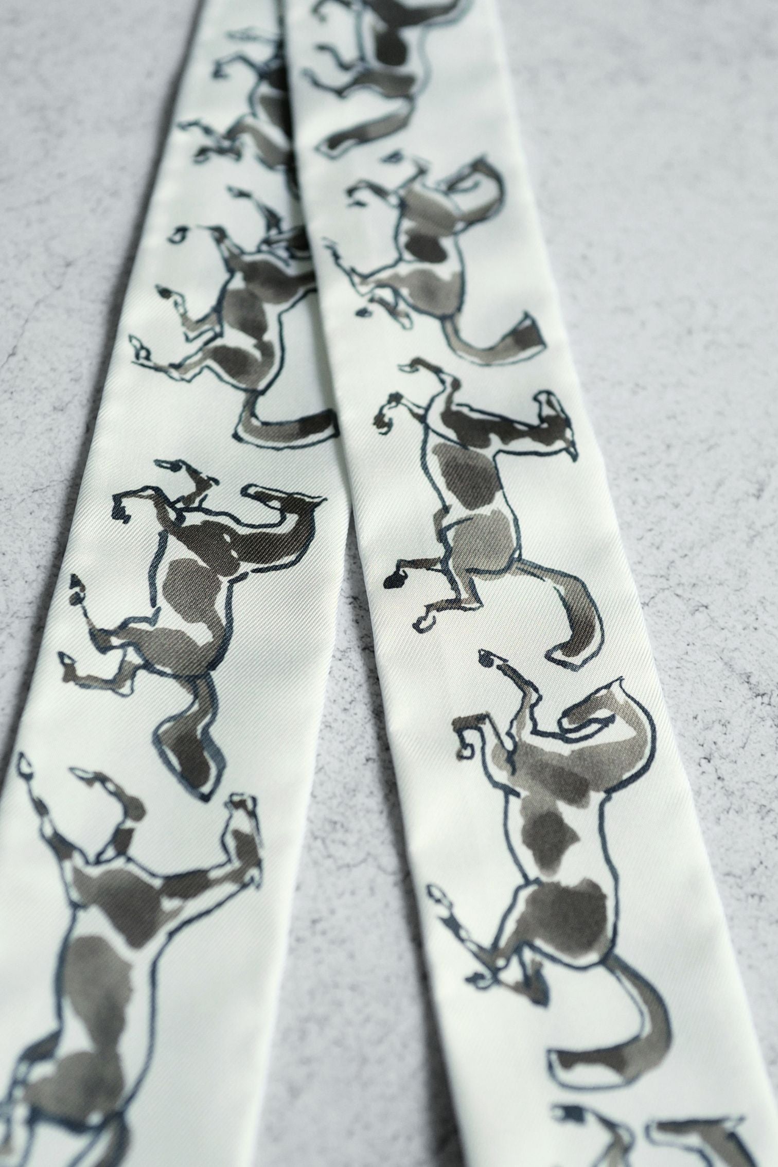 Hermès Chevaux en Liberte Twilly Blanc / Vert de Gris / Bronze 100% Silk