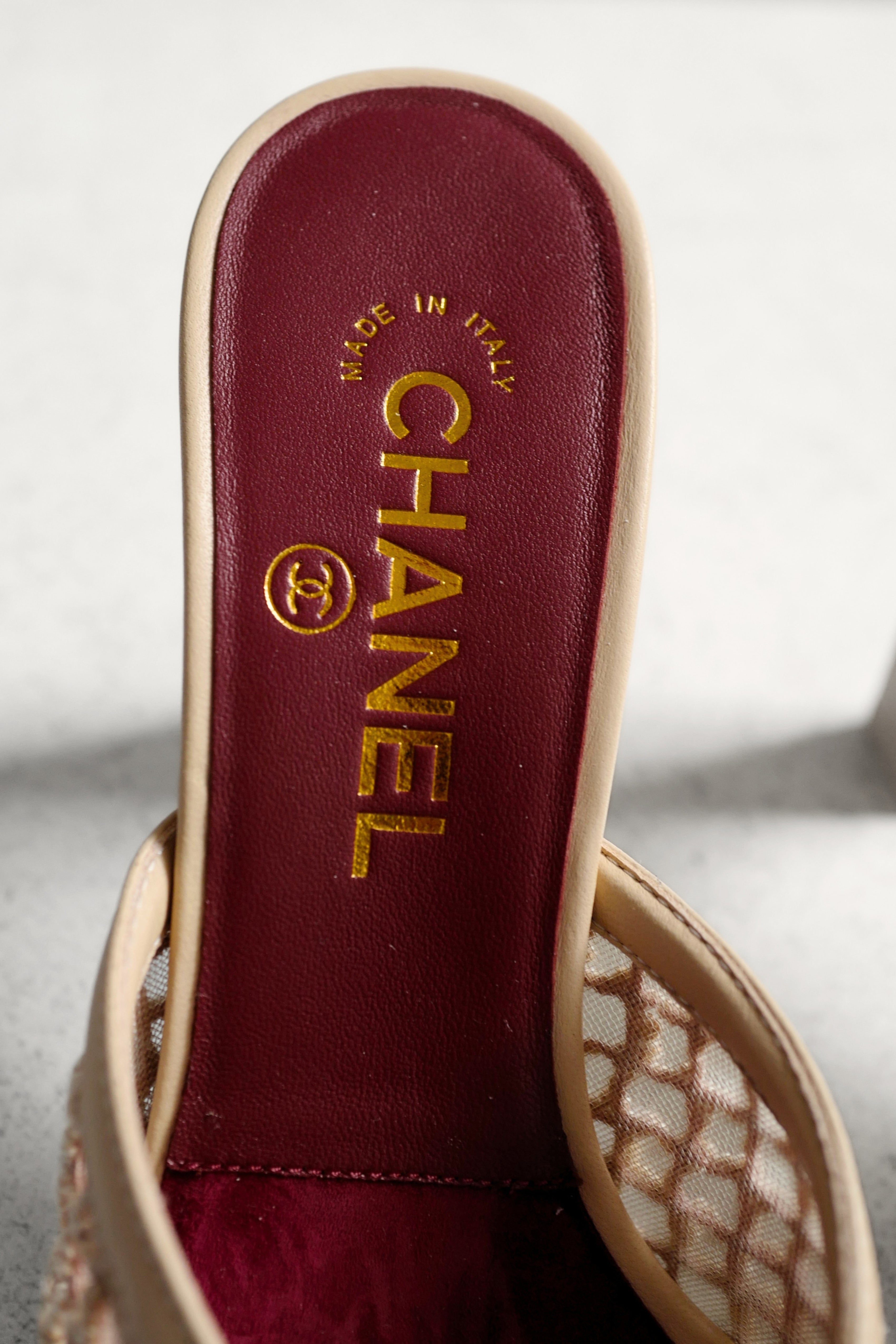 Chanel 26M Coco Beach Mules Light Beige Mixed Fibers/Cotton/Lambskin Size 37.5
