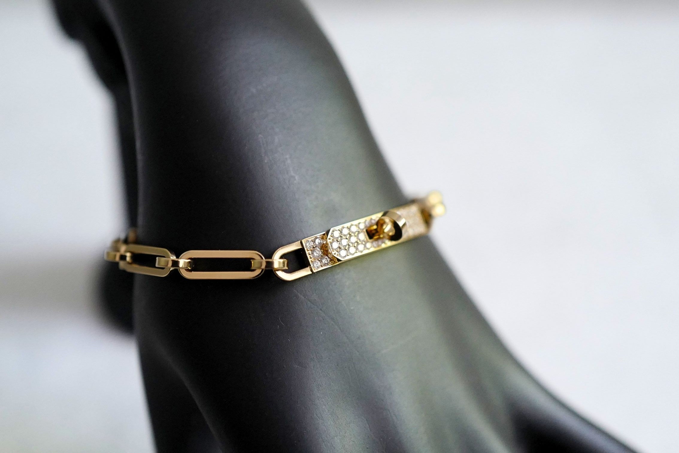 Hermès Kelly Chaine Bracelet Small Size 18K Yellow Gold 41 Diamonds Size 150