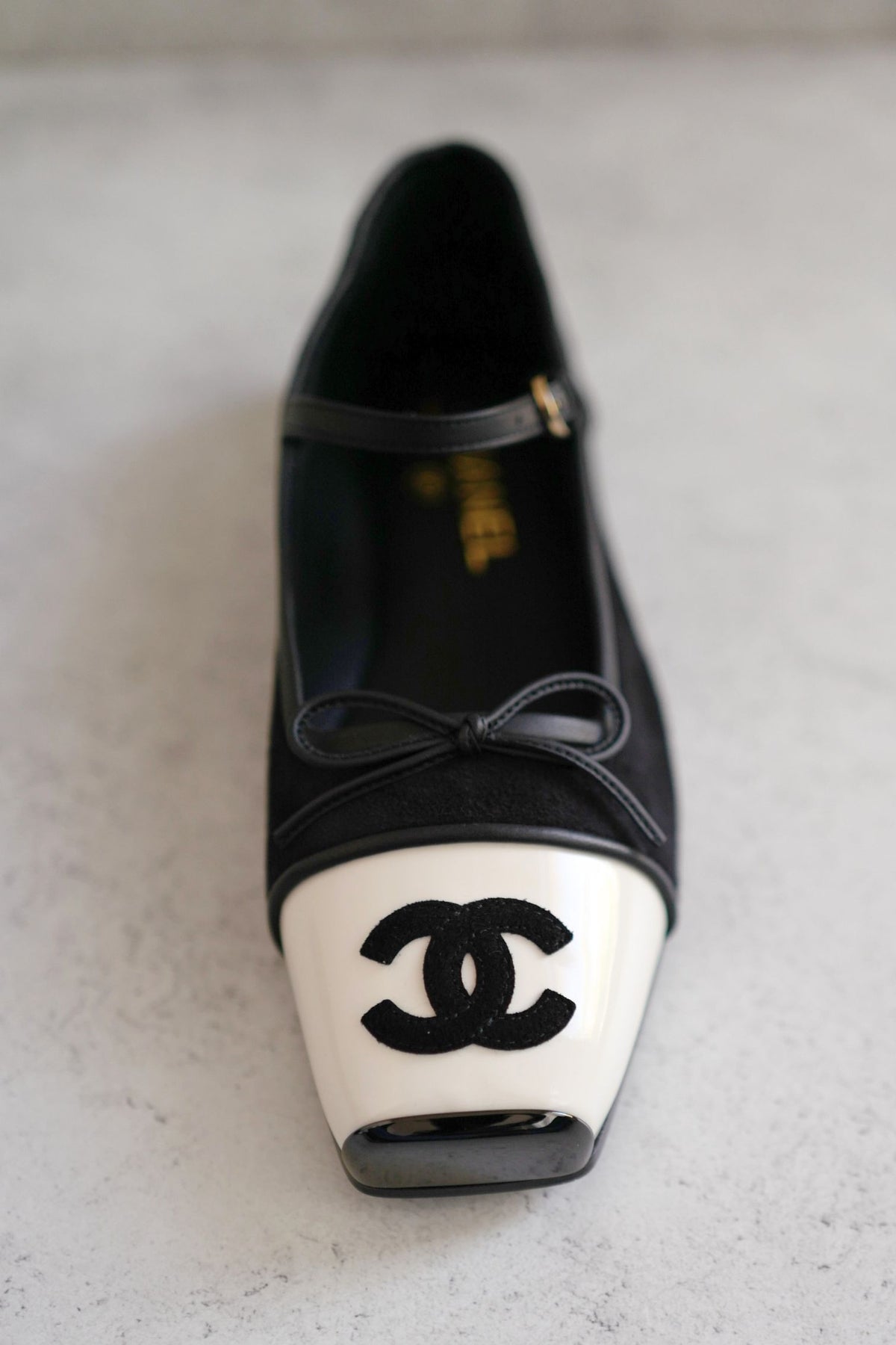 NEW Chanel 26K Flat Shoes Mary Jane Black White Suede Goat &Calfskin Size 38.5