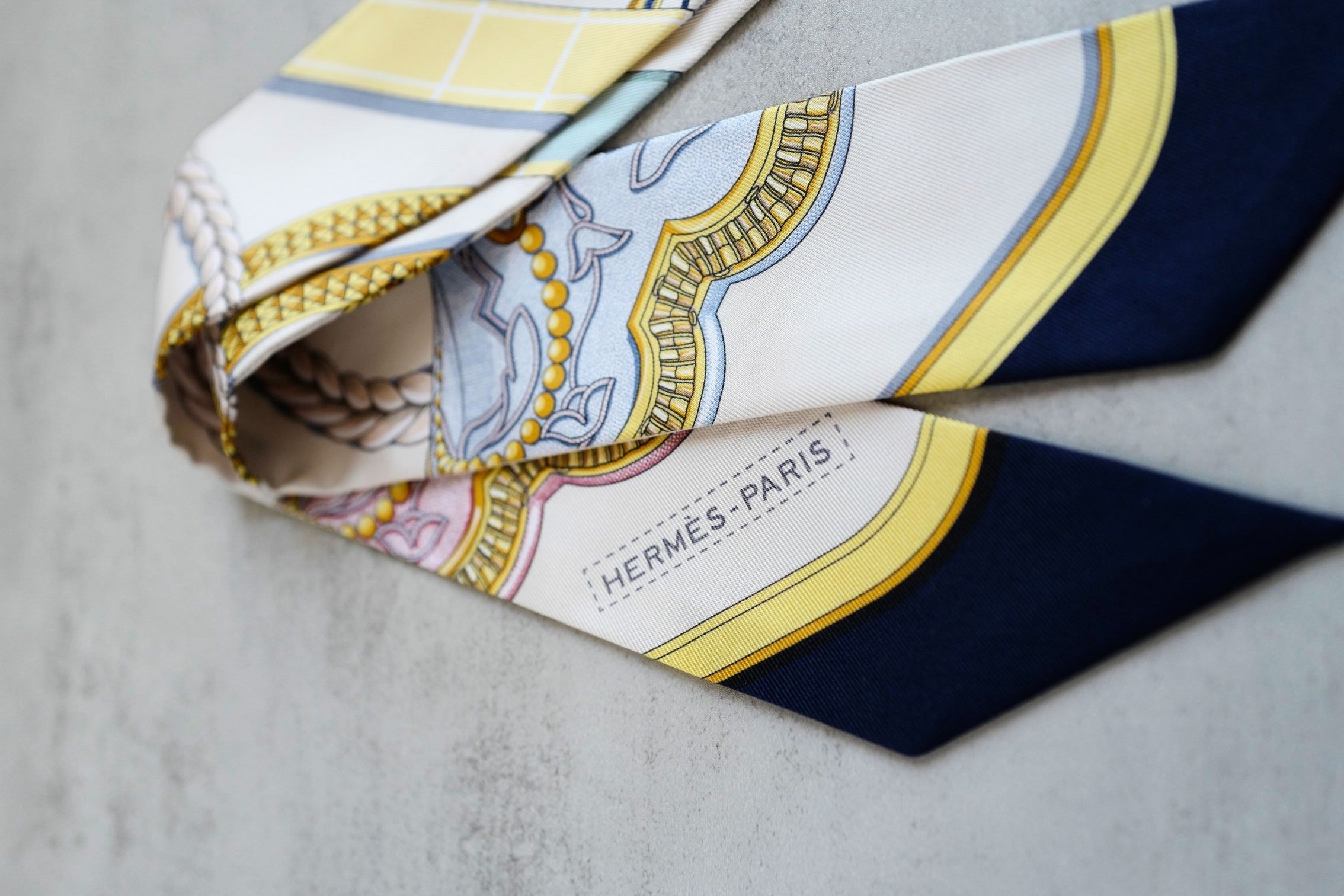 Hermès Twilly Grand Apparat Scarf Ivoire Marine Rose 100% Silk Twill