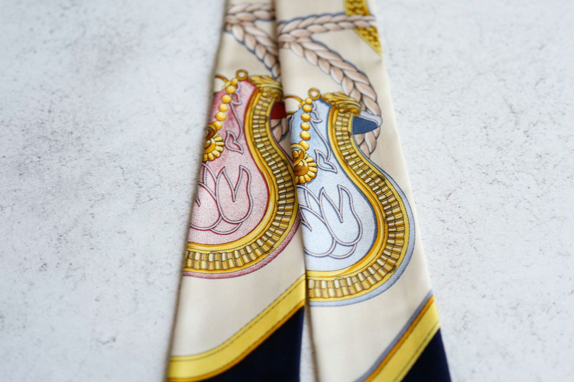 Hermès Twilly Grand Apparat Scarf Ivoire Marine Rose 100% Silk Twill