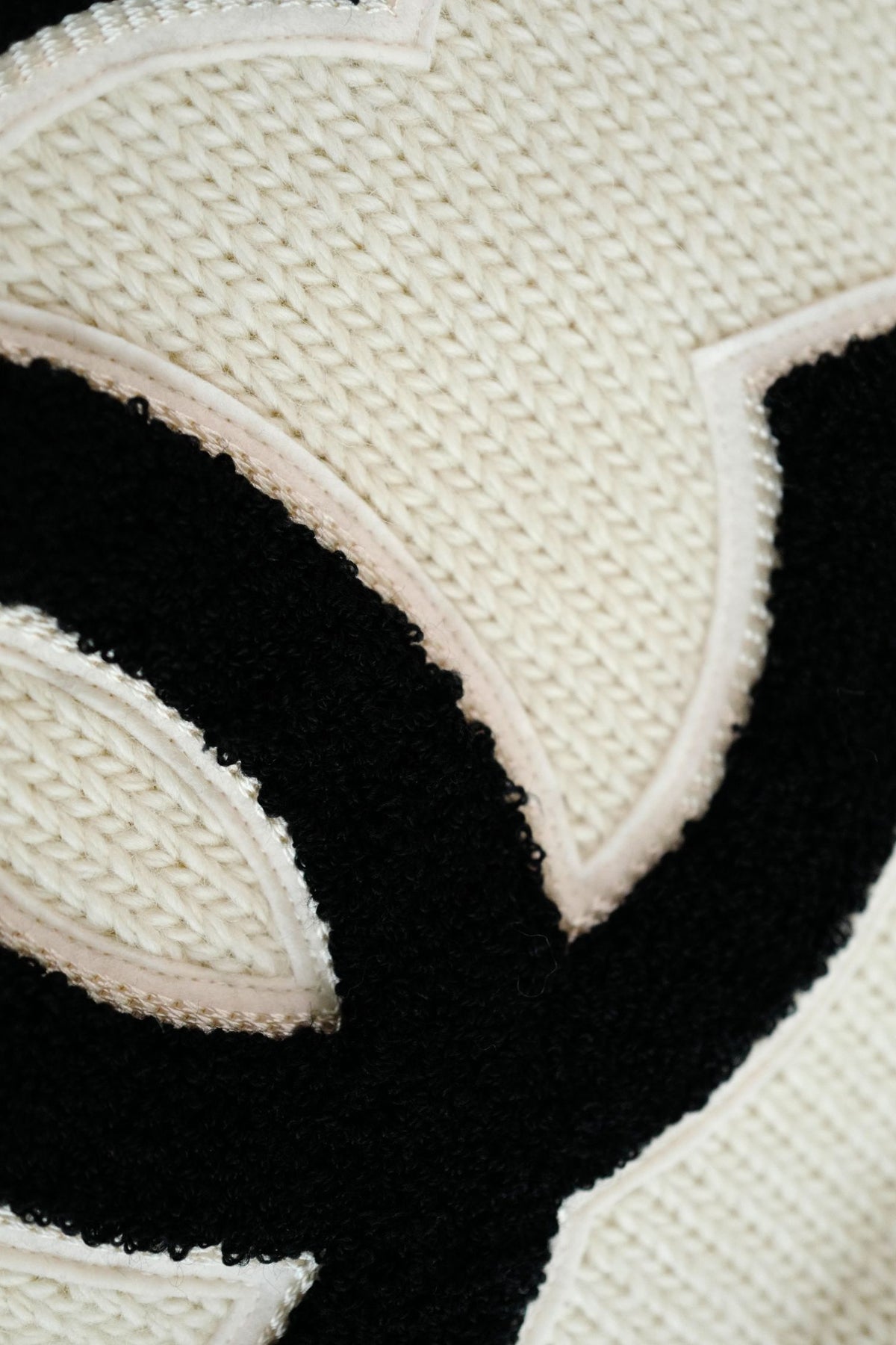 NEW Chanel 26N Pullover Sweater Wool & Cashmere Ecru Black CC Logo Size 36