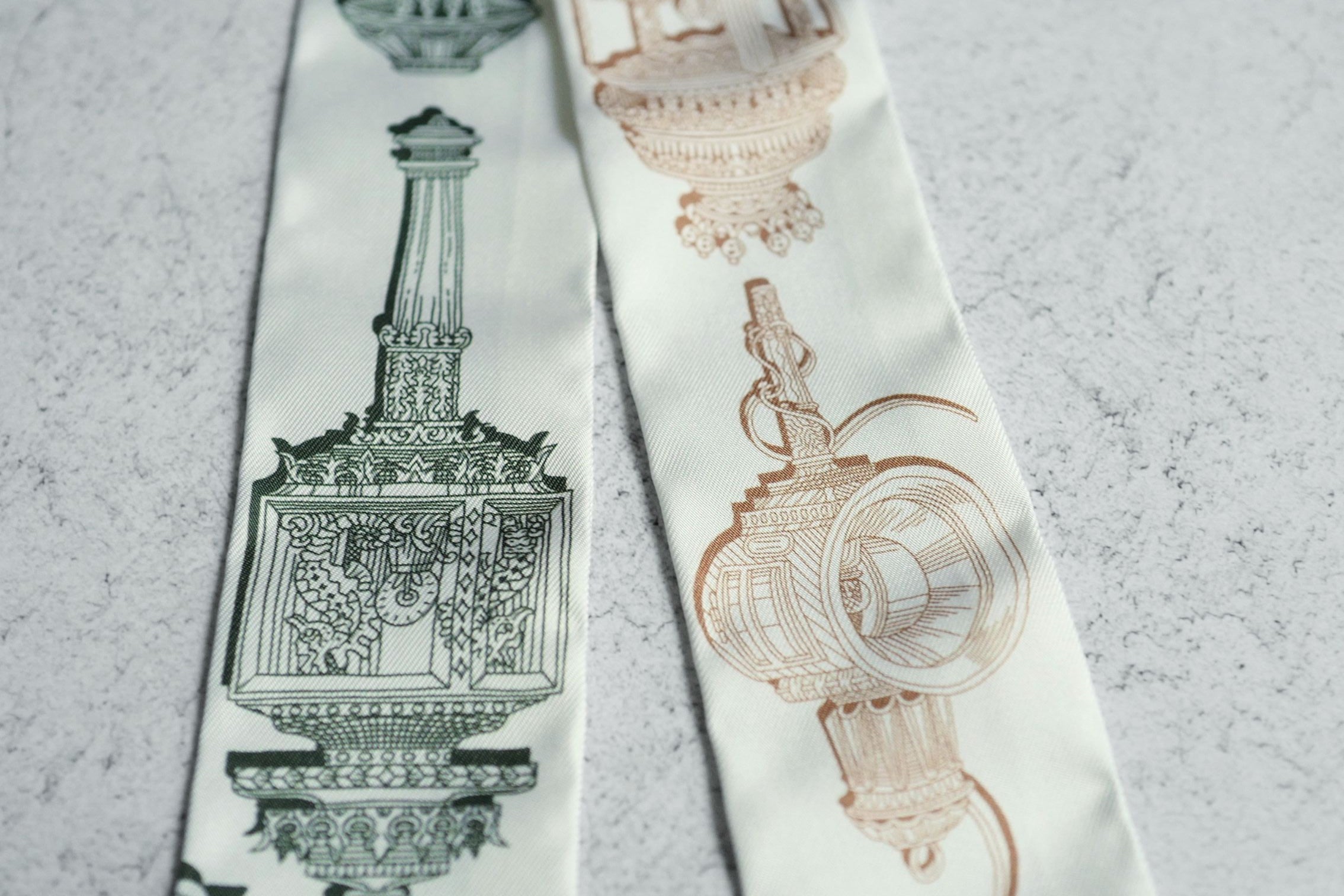 NEW Hermès Merveilleuses Lanternes Twilly Crème / Caramel / Kaki 100% Silk