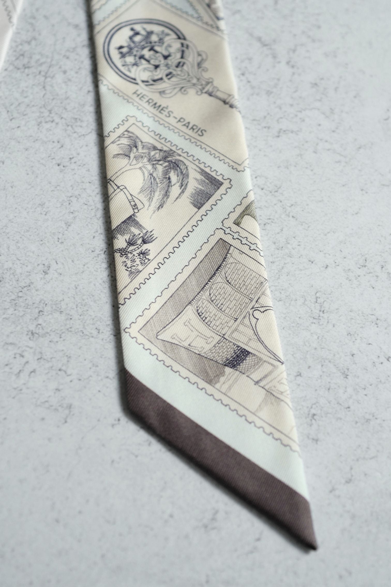 NEW Hermès Le Philateliste du Faubourg Twilly Parchemin / Graphite / Gris 100% Silk