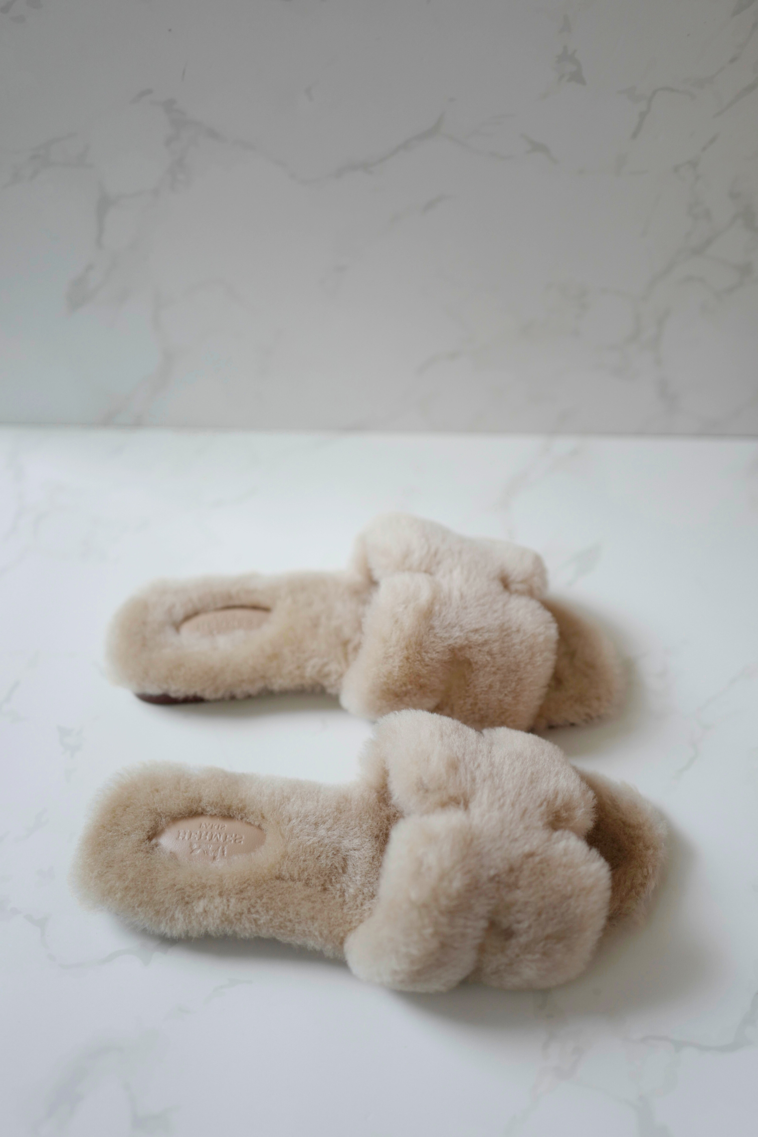 New Hermès Oran Sandal in Sheep Fur Beige Camel Size 39
