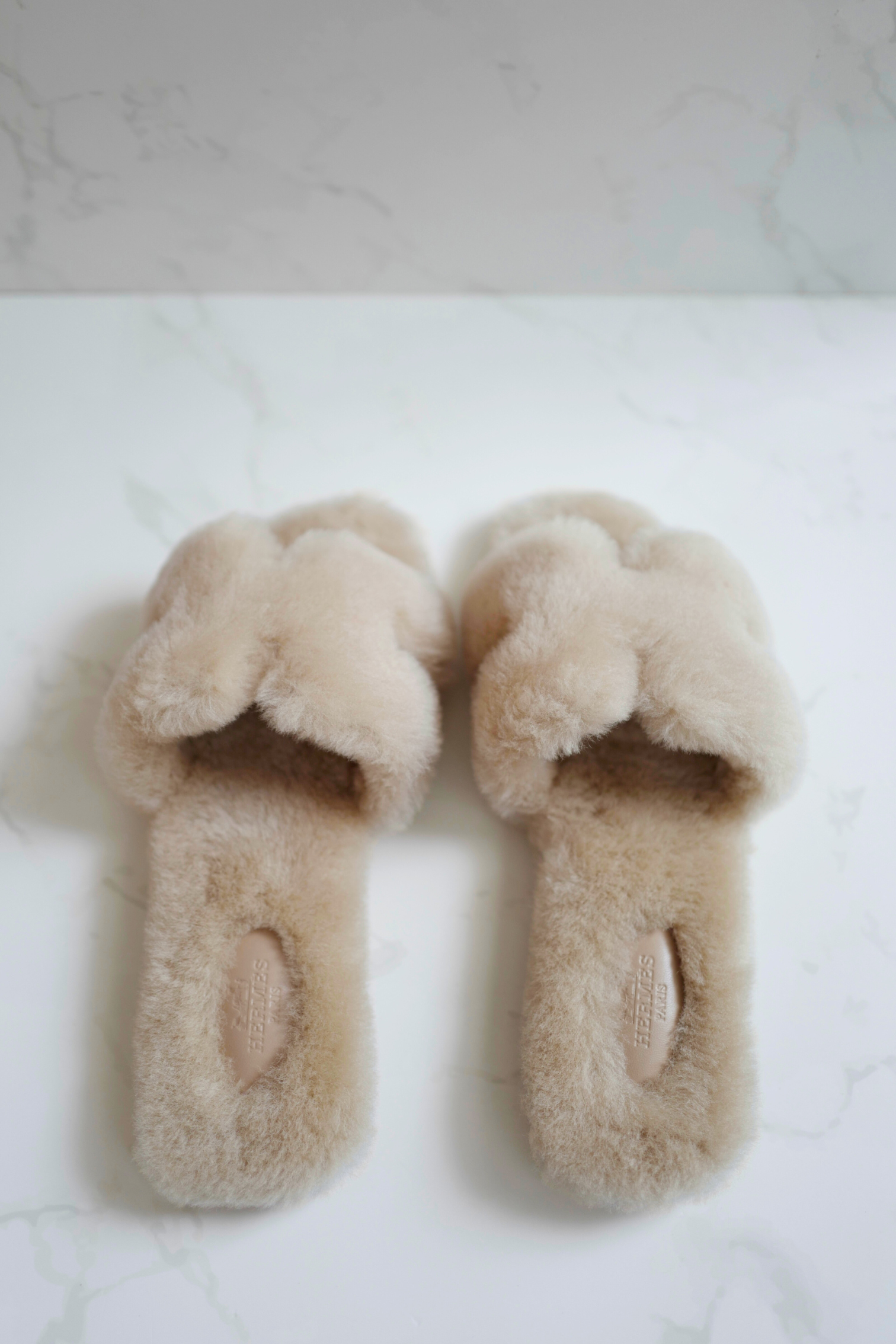 New Hermès Oran Sandal in Sheep Fur Beige Camel Size 39