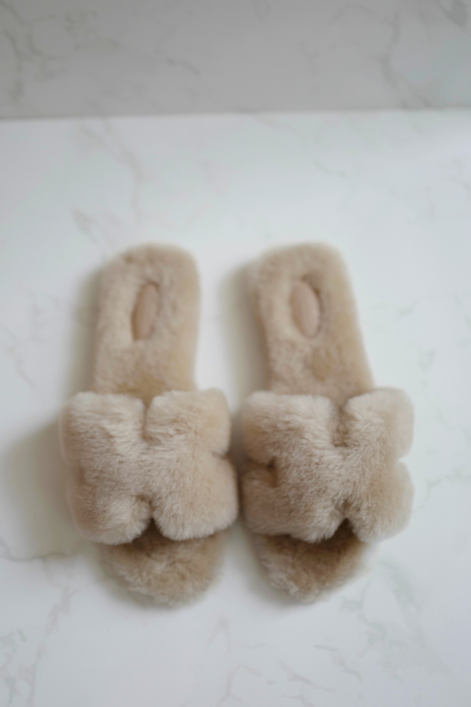 New Hermès Oran Sandal in Sheep Fur Beige Camel Size 39