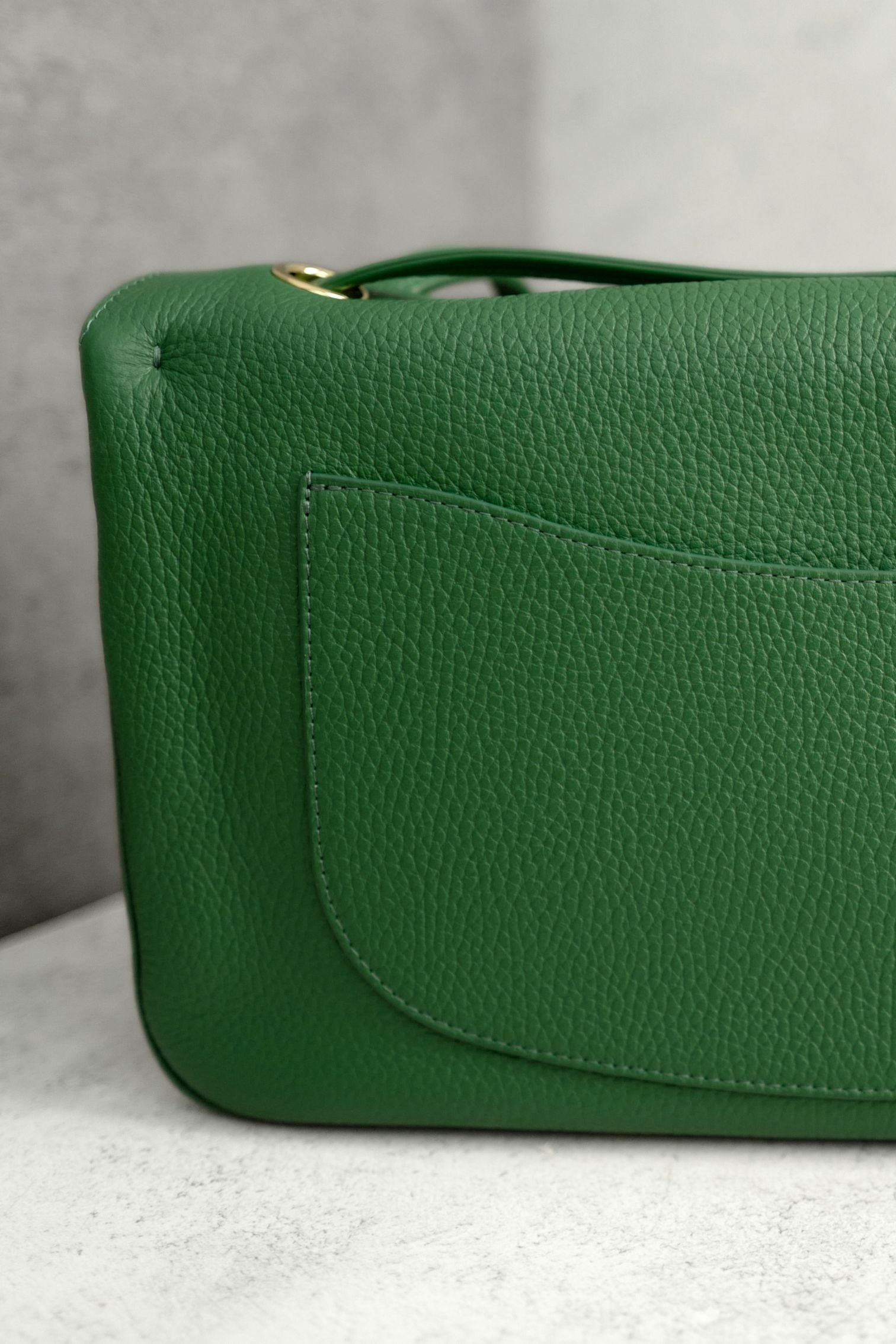 Chanel 26A Maxi 32 Flapbag "Matthieu Blazy" Green Grained Calfskin Gold Hardware