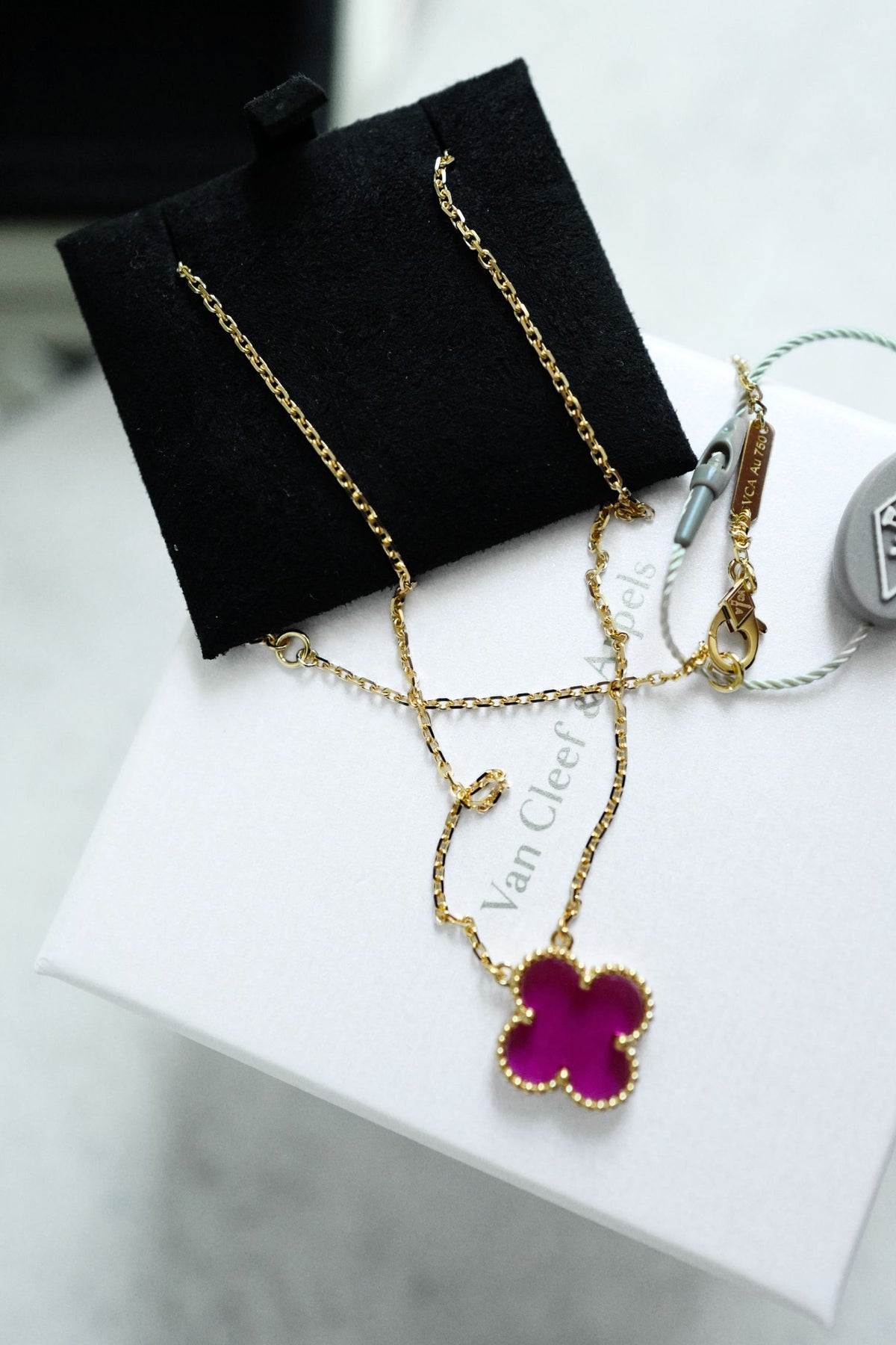 NEW Van Cleef & Arpels Vintage Alhambra Pink Pendant Necklace 18k Yellow Gold