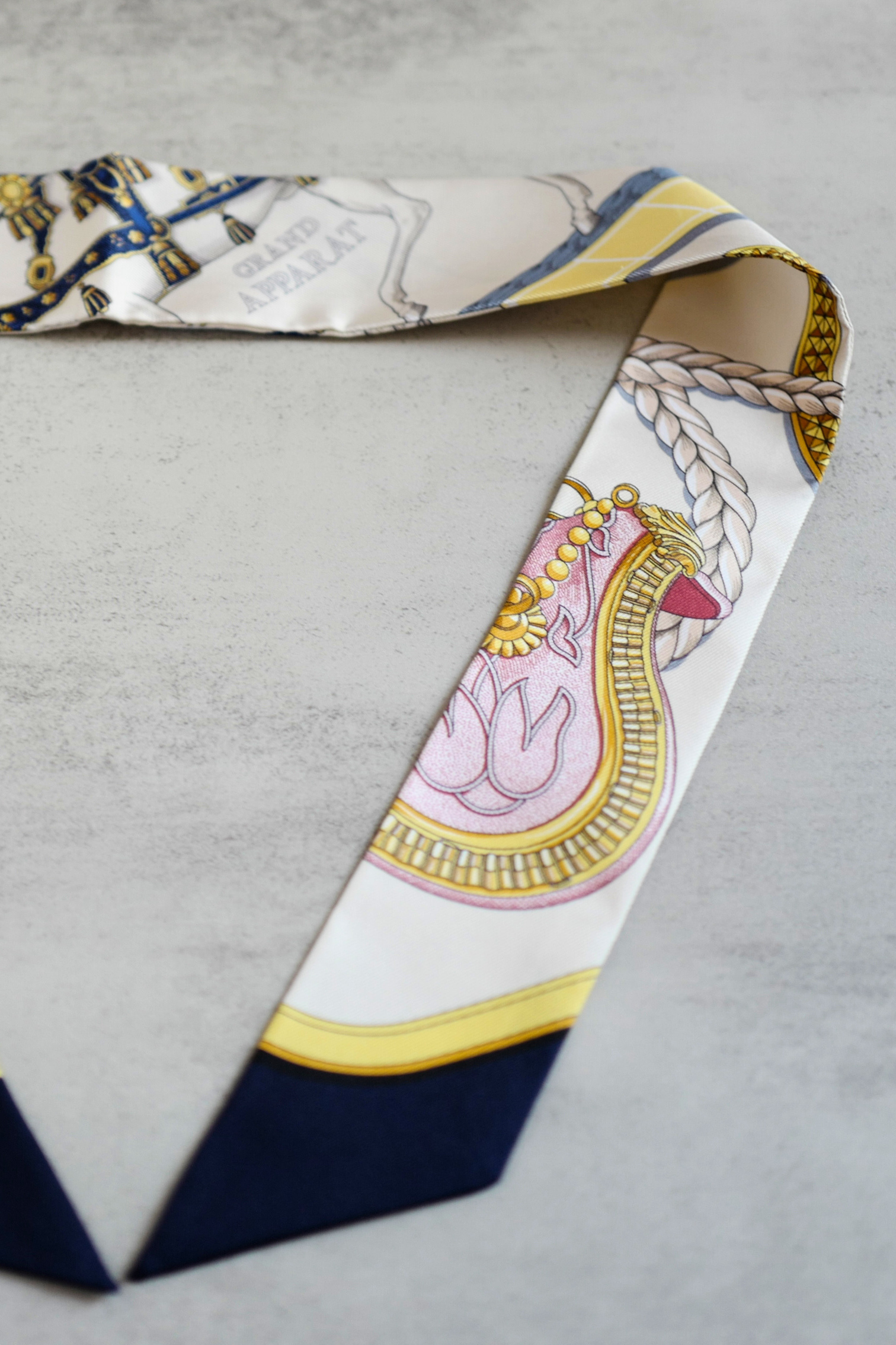 Hermès Twilly Grand Apparat Scarf Ivoire Marine Rose 100% Silk Twill