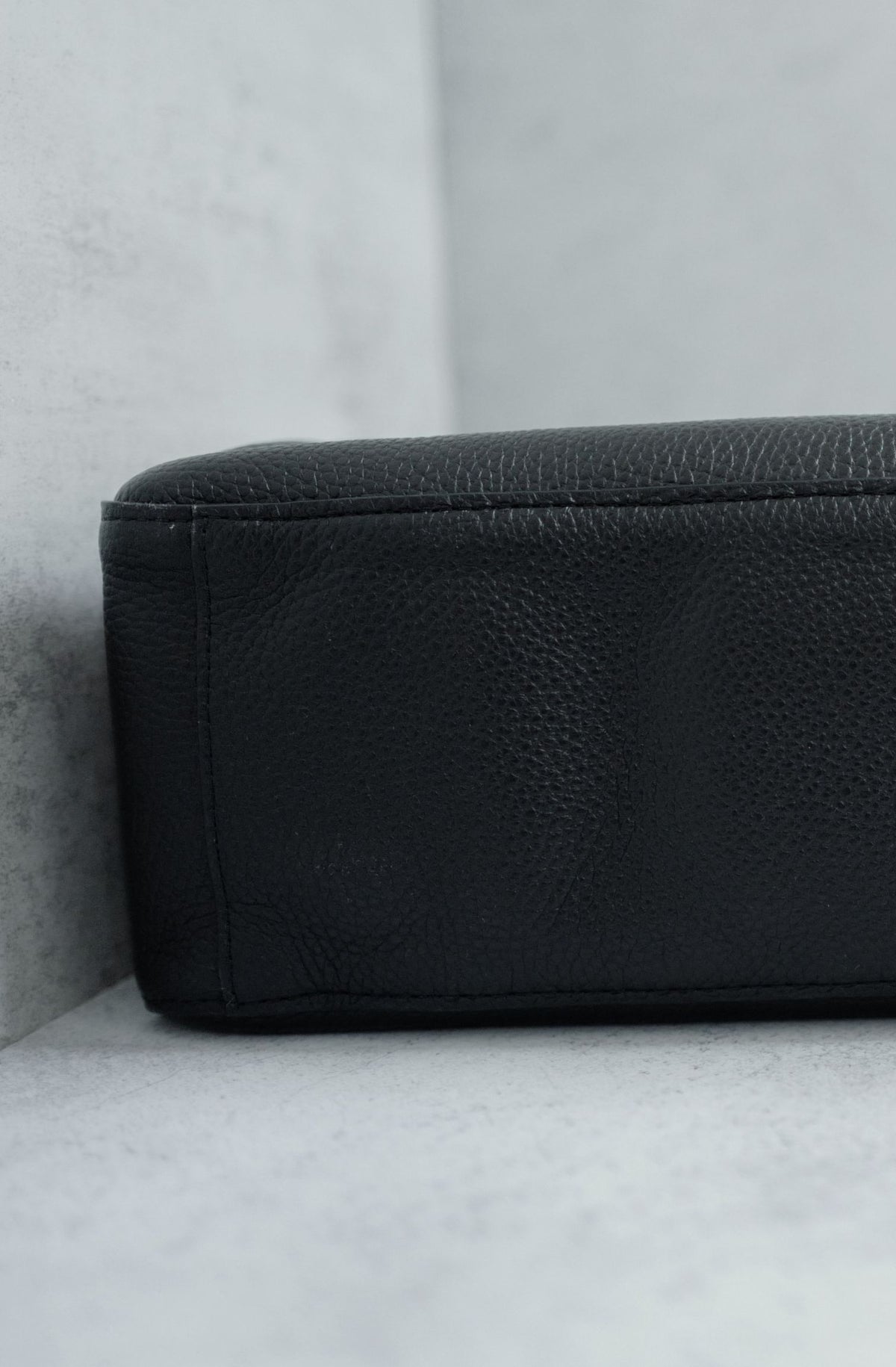 NEW Chanel 26S Maxi 38 Flapbag Black Grained Calfskin Silver Hardware