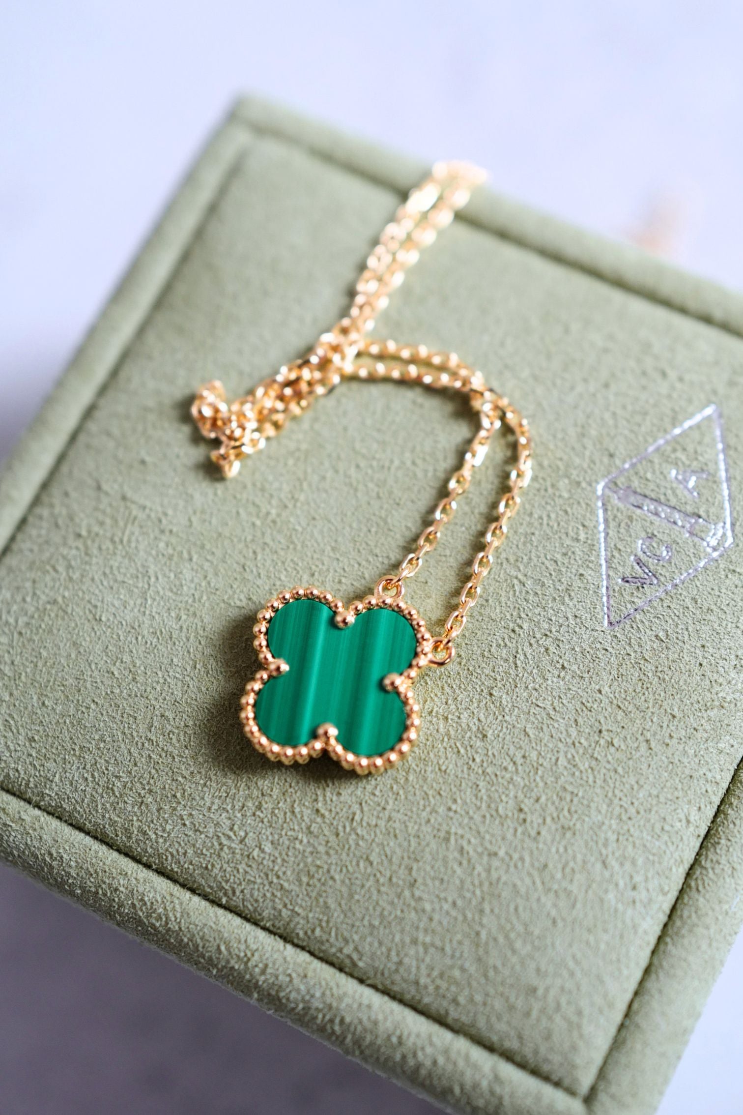 BNIB Van Cleef & Arpels Alhambra Malachite Pendant Necklace in 18K Yellow Gold