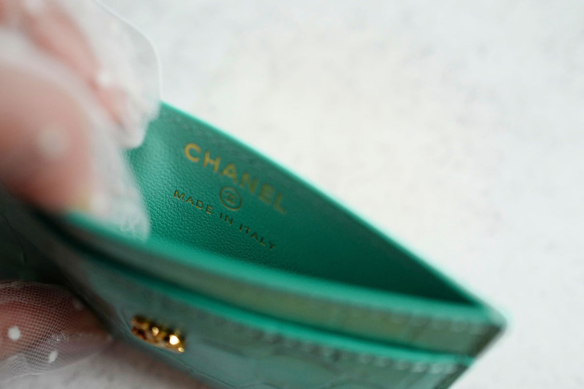 New Chanel 26K Matthieu Blazy's Card Holder Croc Embossed Iridescent Turquoise Green Calfskin GHW