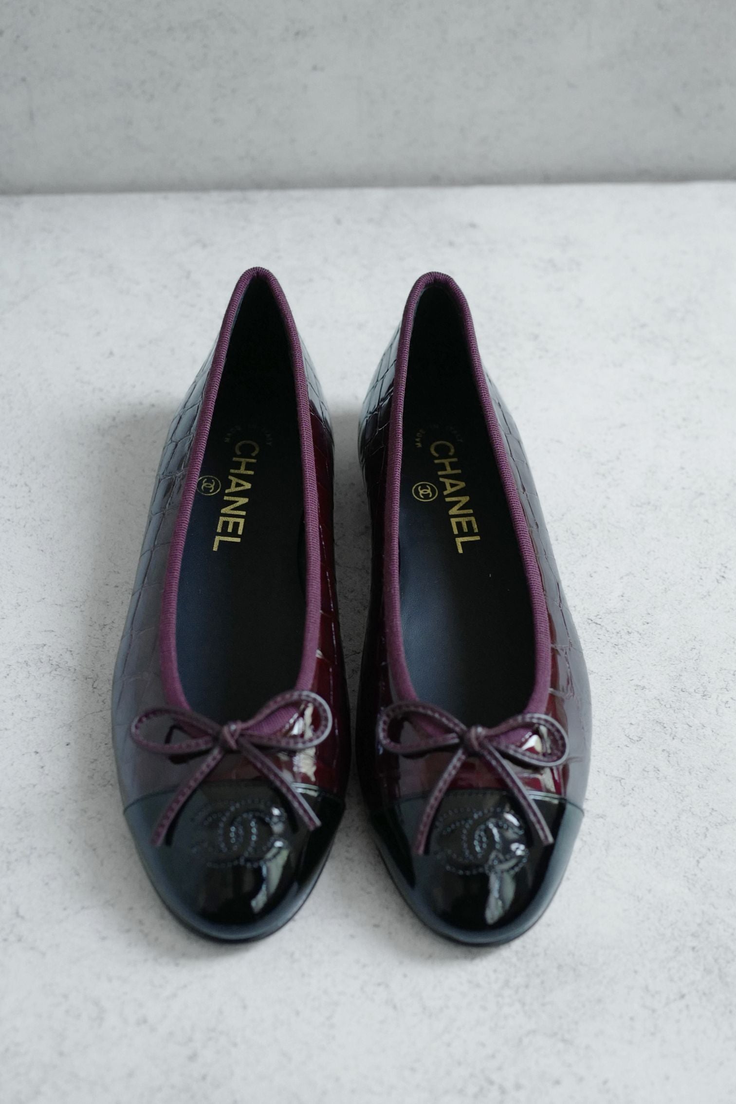 Chanel 26A Ballet Flats Croc Embossed Patent Calfskin Burgundy Black Size 37