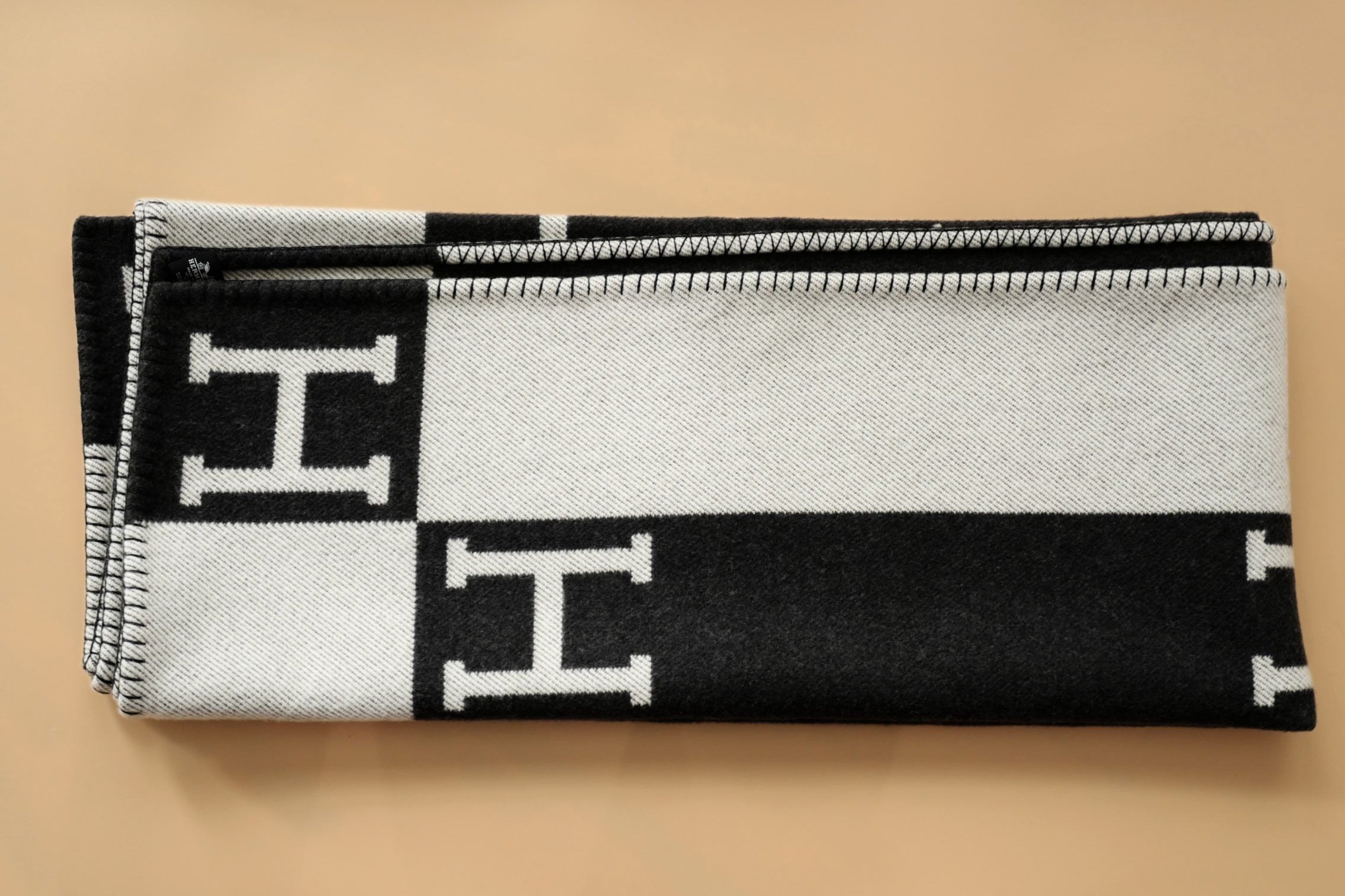 NEW Hermes Avalon Throw Blanket Ecru Gris Foncé Jacquard Merino Wool Cashmere