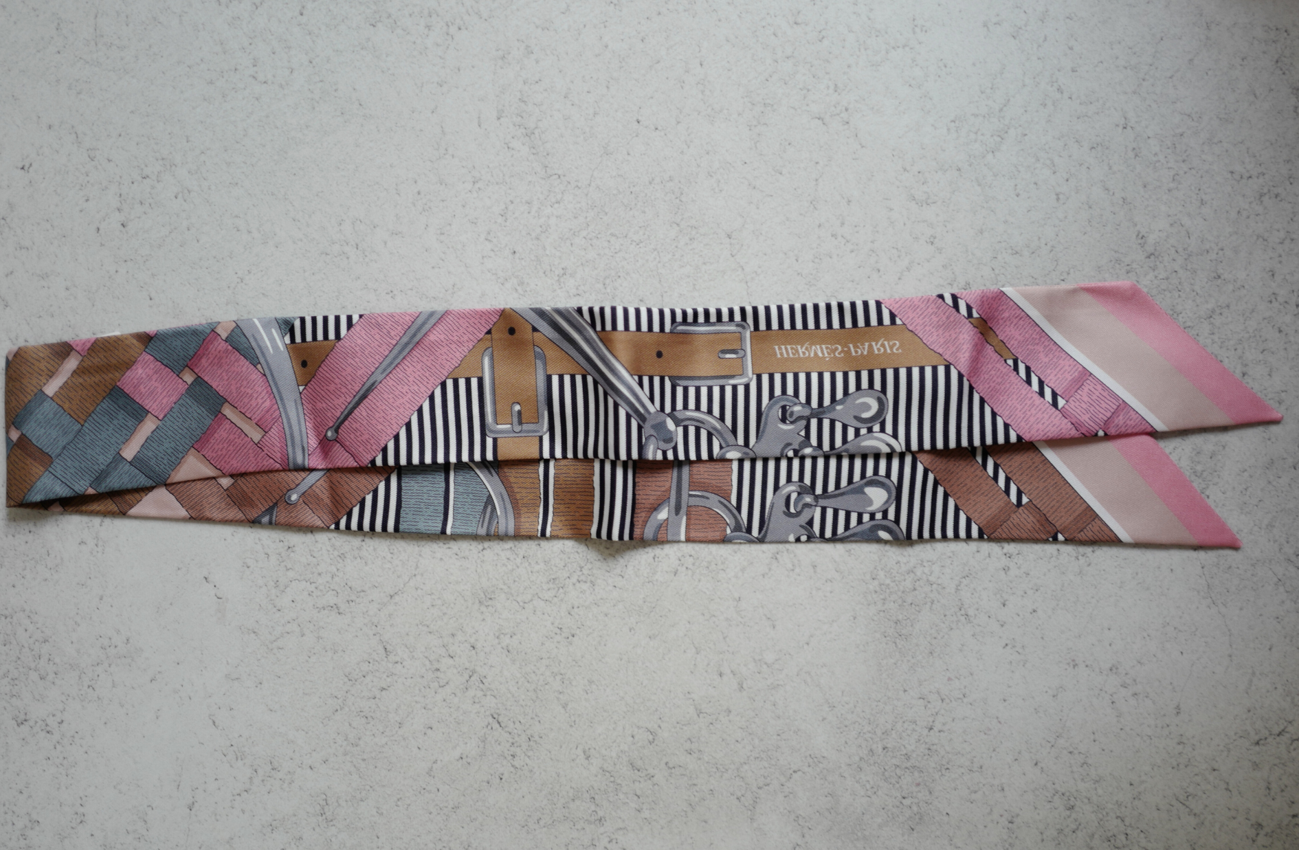 NEW Hermès Twilly Mors à Jouets Chemise Silk Scarf Vieux Rose / Grey / Camel