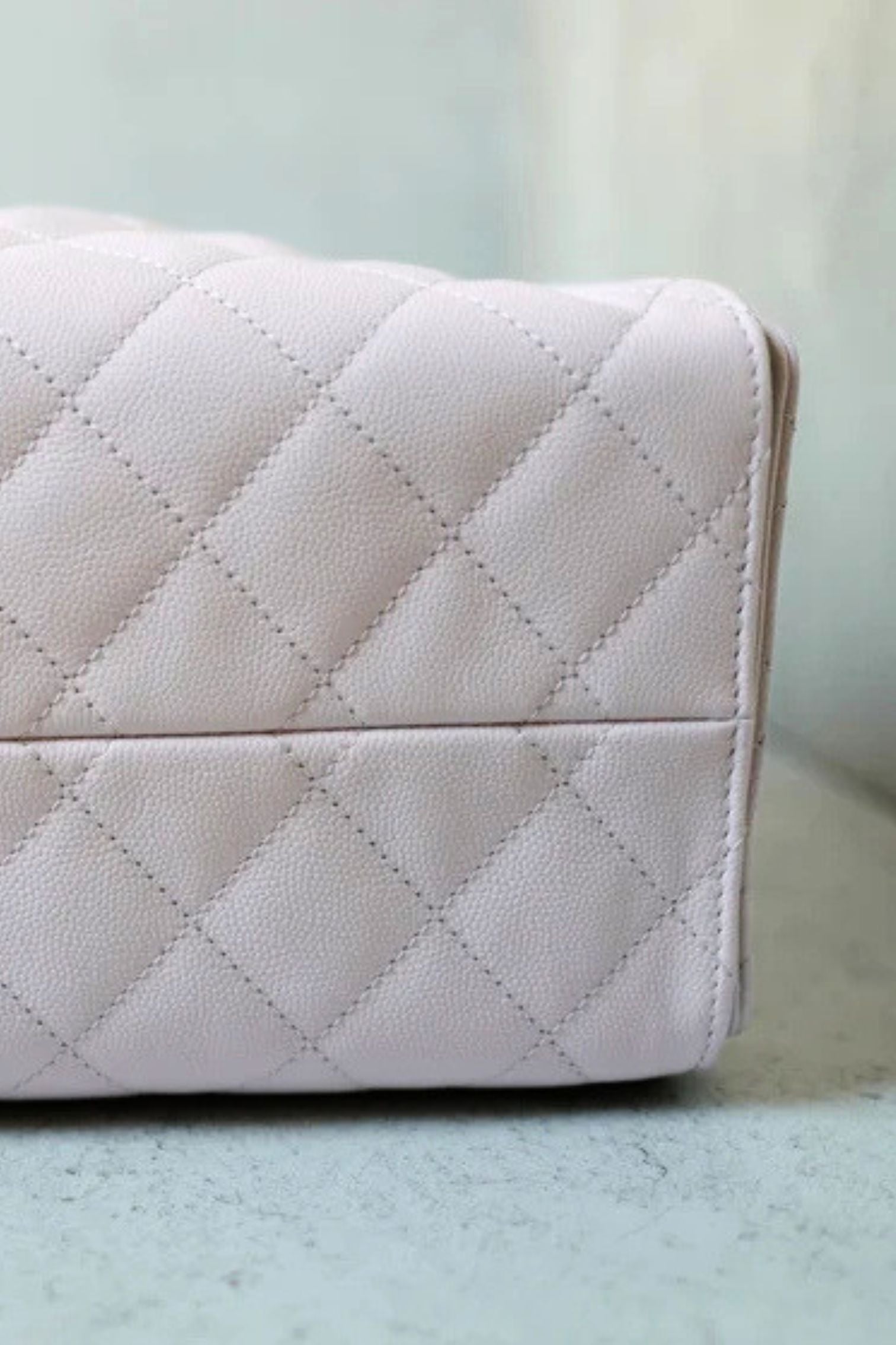 BNIB Chanel 25K Small Hobo Bag Lilac Grained Calfskin with Gold Hardware
