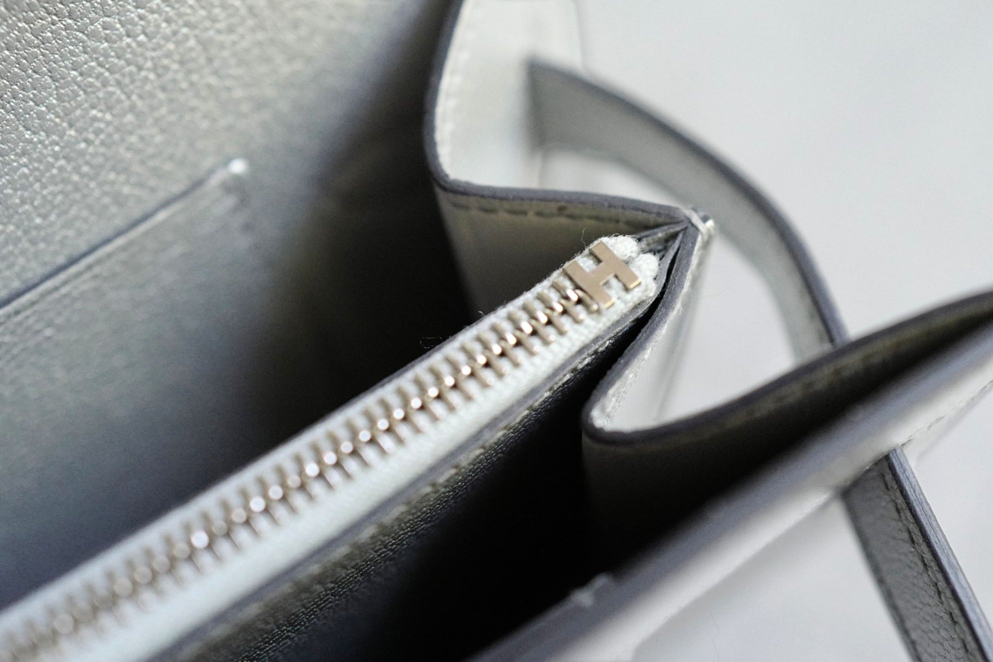 Hermès Kelly To Go Wallet Dore Argent Silver Metallic Chamkilight Goatskin 2026