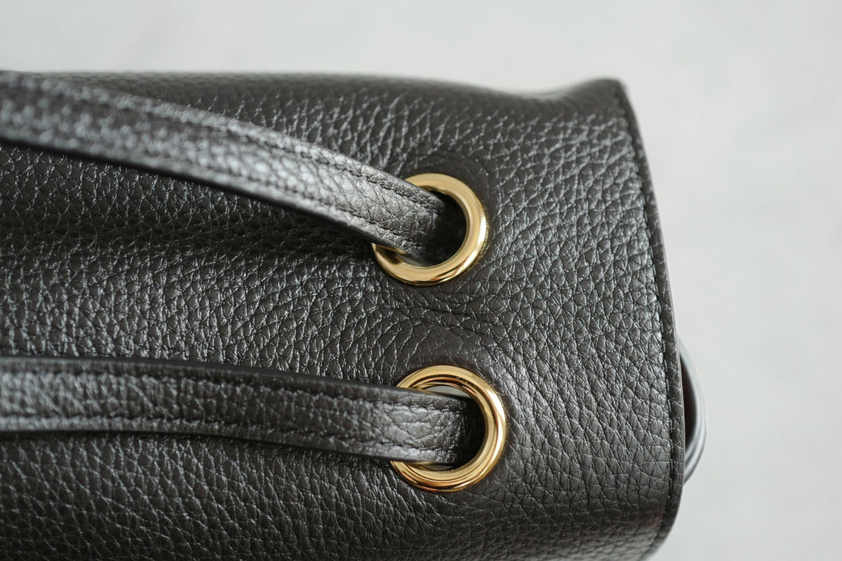 NEW Chanel 26S Maxi 32 Flapbag Black Grained Calfskin Gold Hardware