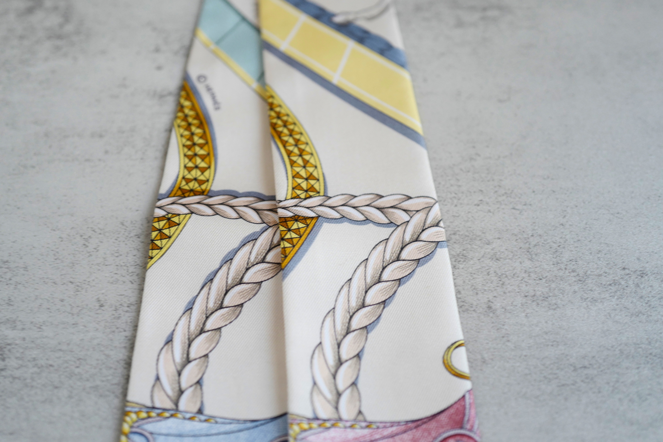 Hermès Twilly Grand Apparat Scarf Ivoire Marine Rose 100% Silk Twill