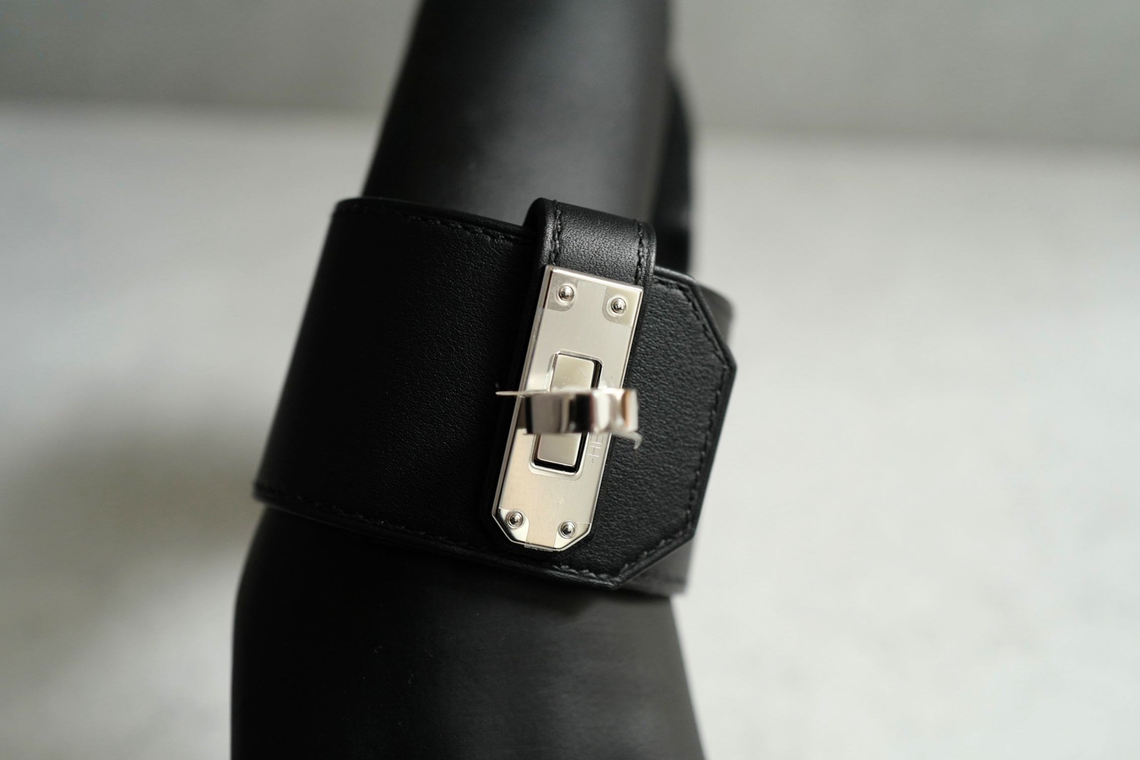 BNIB Hermes Bracelet Mini Kelly Twist GM Swift Calfskin T2 89 Noir