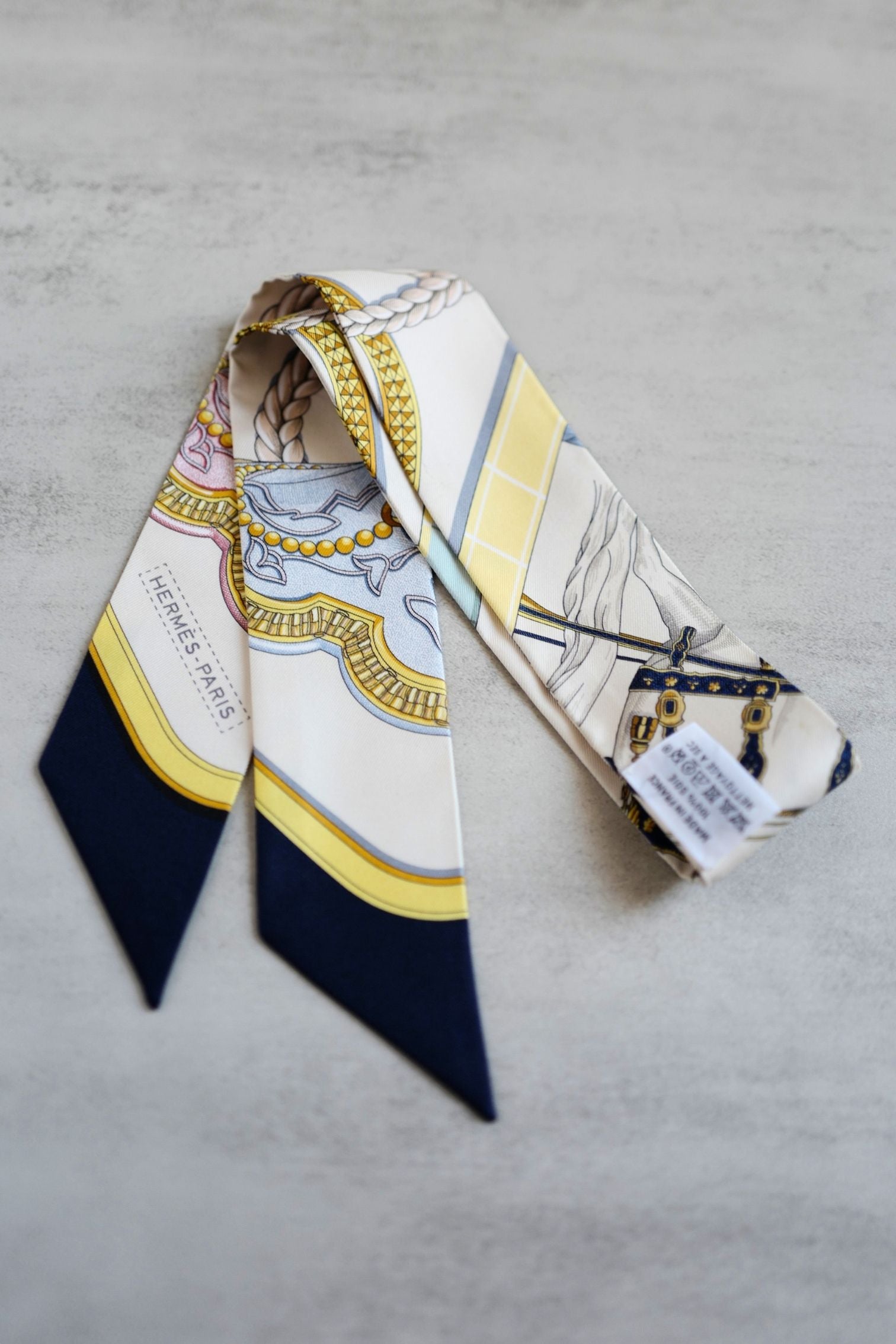 Hermès Twilly Grand Apparat Scarf Ivoire Marine Rose 100% Silk Twill