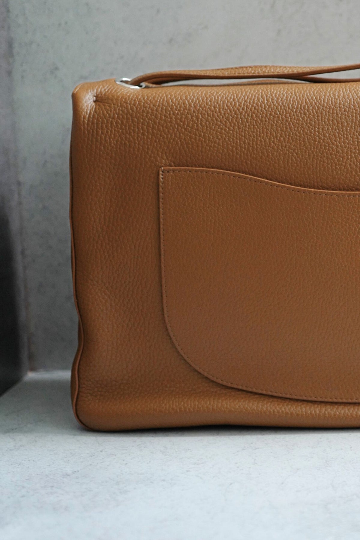 Chanel 26A Matthieu Blazy Maxi 38 Flapbag Camel Grained Calfskin Silver HW