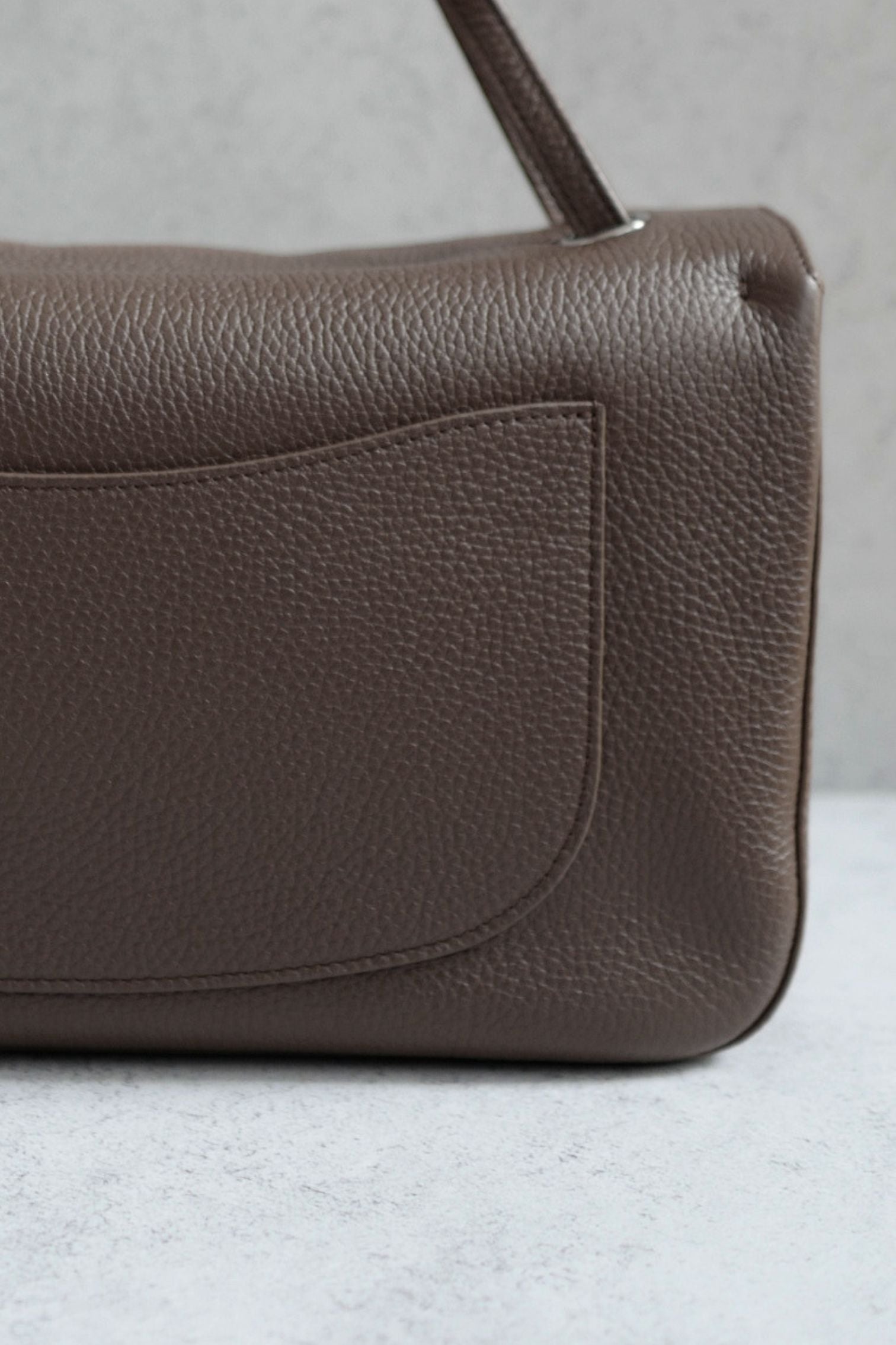 Chanel 26S Matthieu Blazy Maxi 32 Flapbag Light Brown Grained Calfskin Silver HW