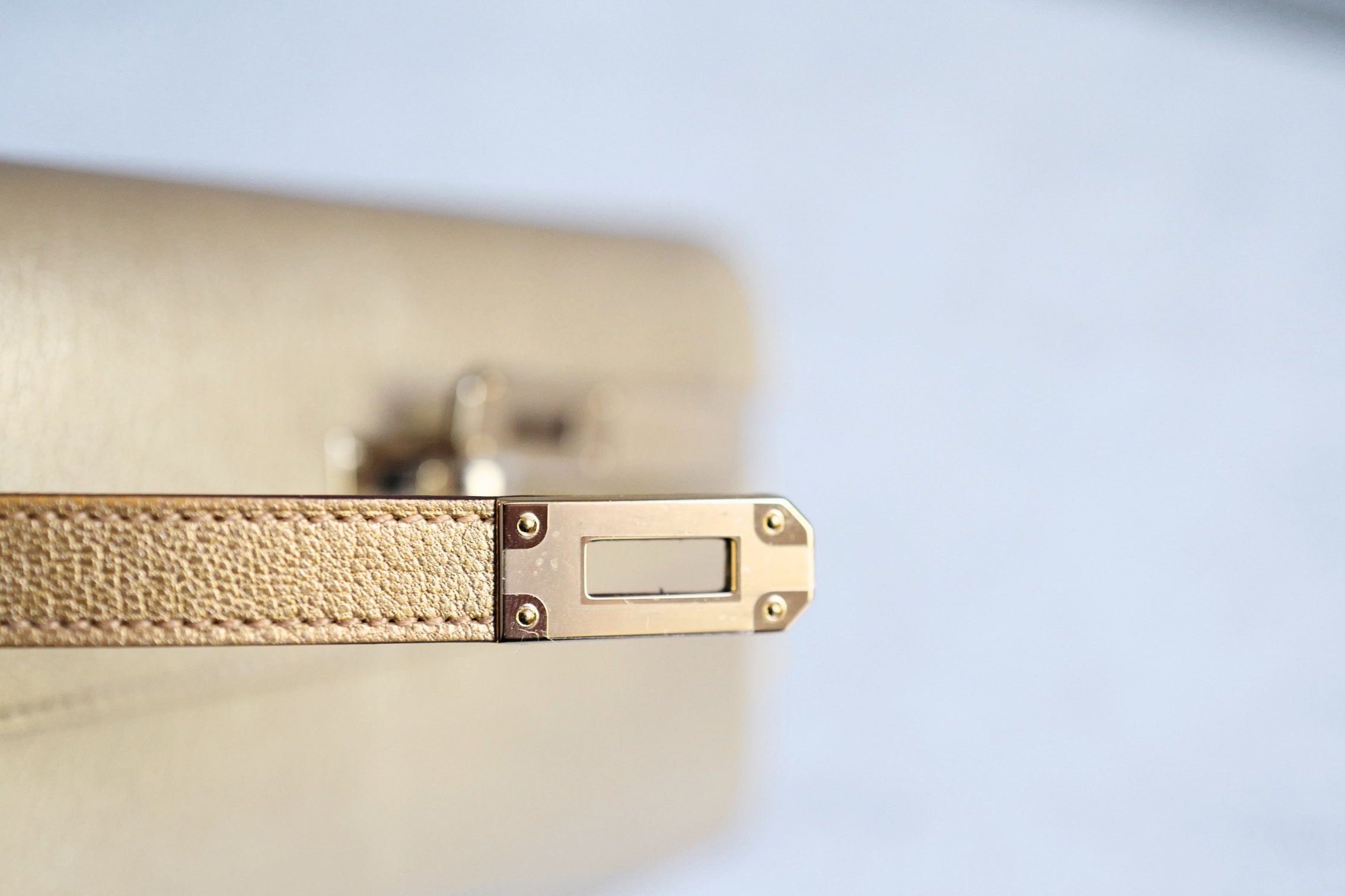 Hermès Kelly Classique To Go Wallet Gold Chamkilight Permabrass Hardware G Stamp