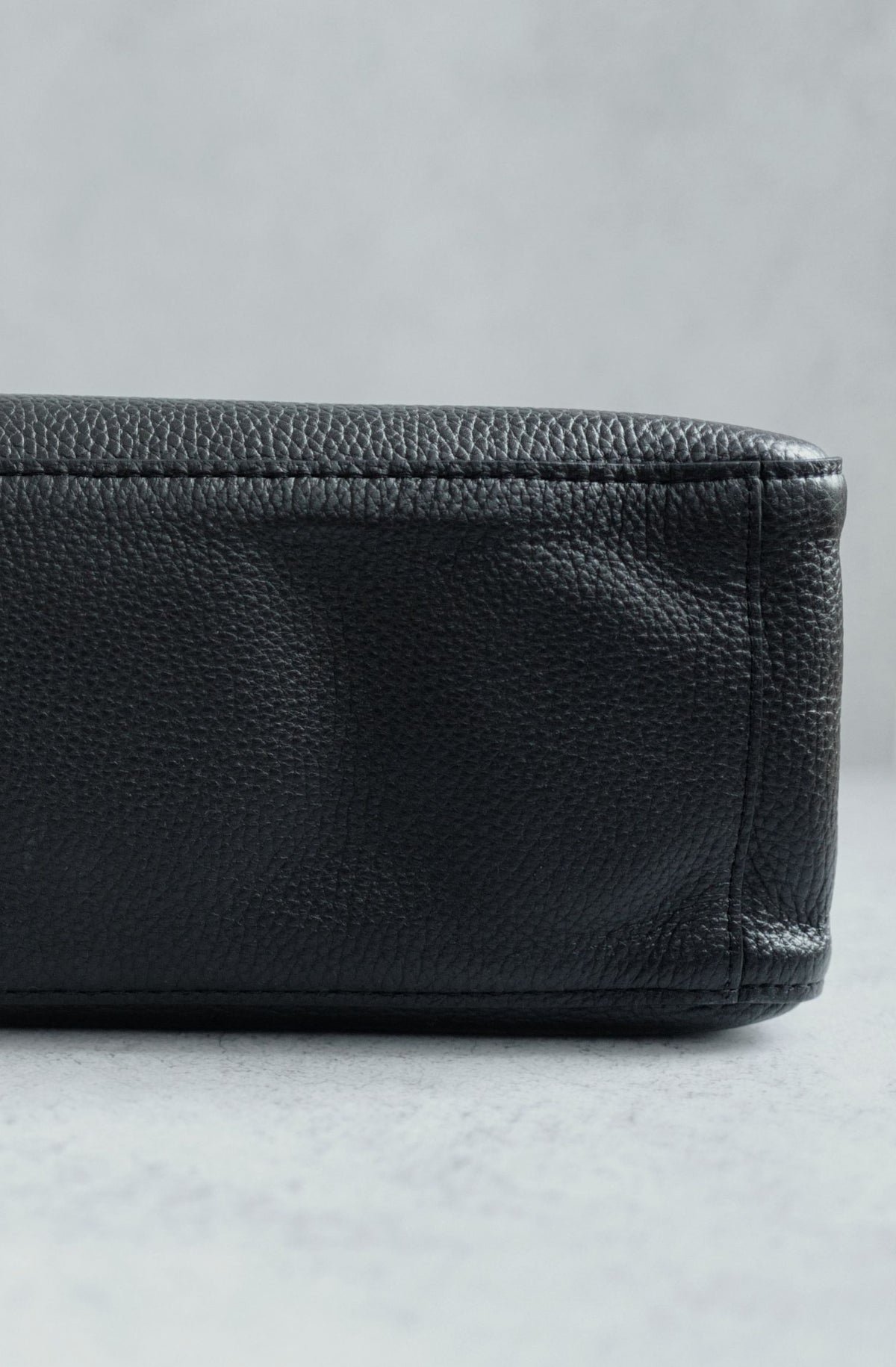 NEW Chanel 26S Maxi 38 Flapbag Black Grained Calfskin Silver Hardware