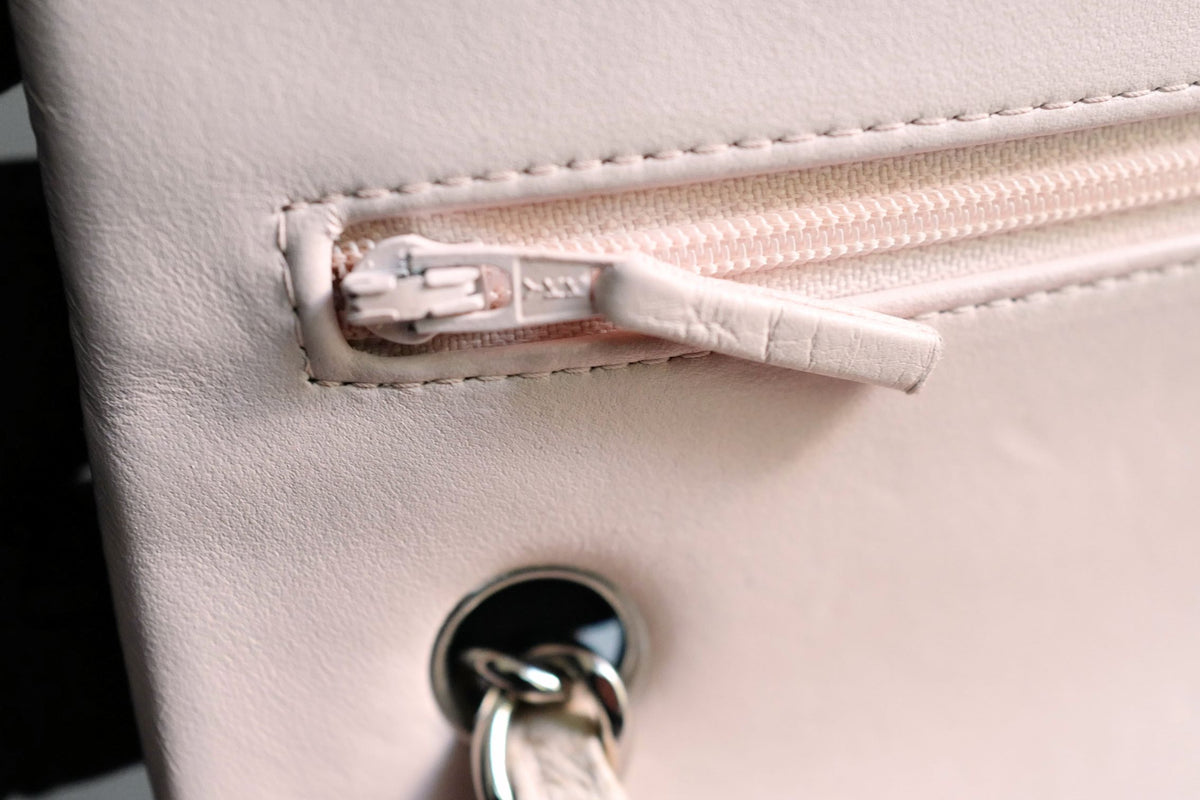 Preowned Chanel Jumbo Classic Flap in Baby Pink Rose Clair Lambskin #13