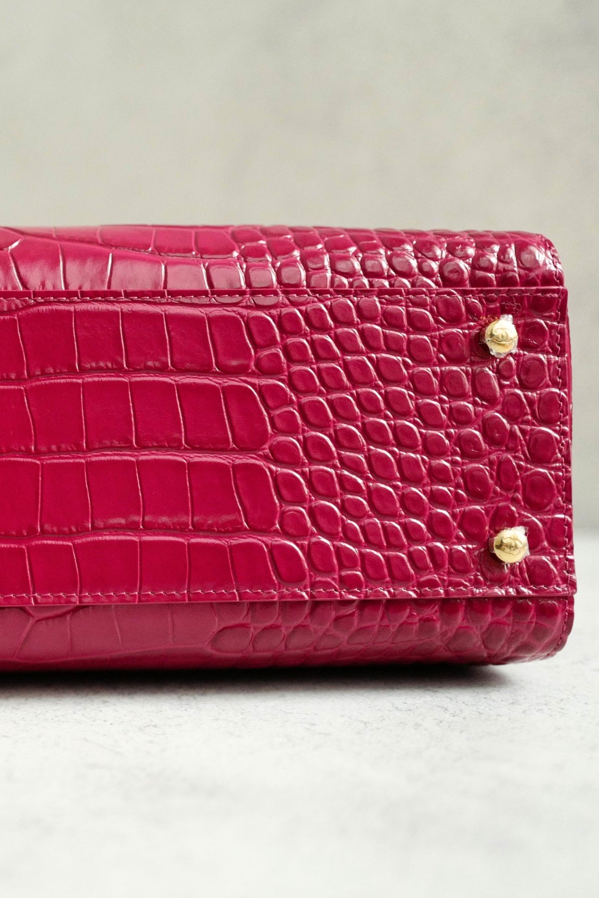 NEW Chanel 26K Matthieu Blazy's Small Tote Fuchsia Croc Embossed Calfskin GHW