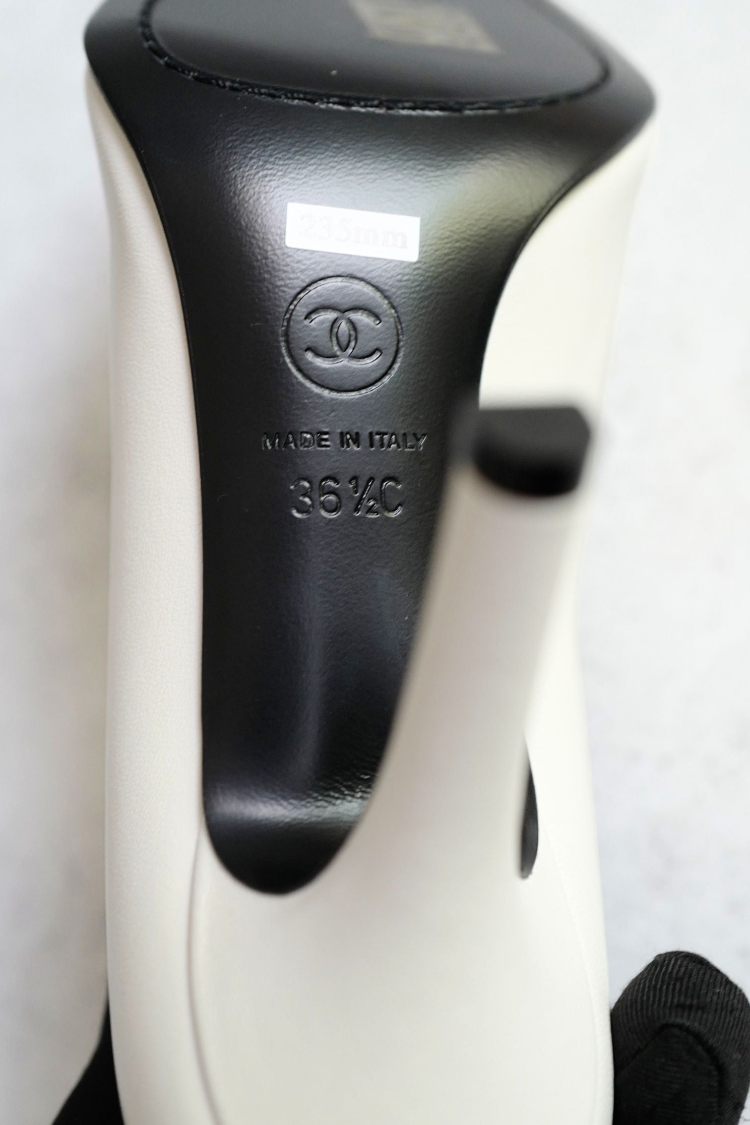 Chanel 26S Pumps Matthieu Blazy's White Lambskin Size 36.5c