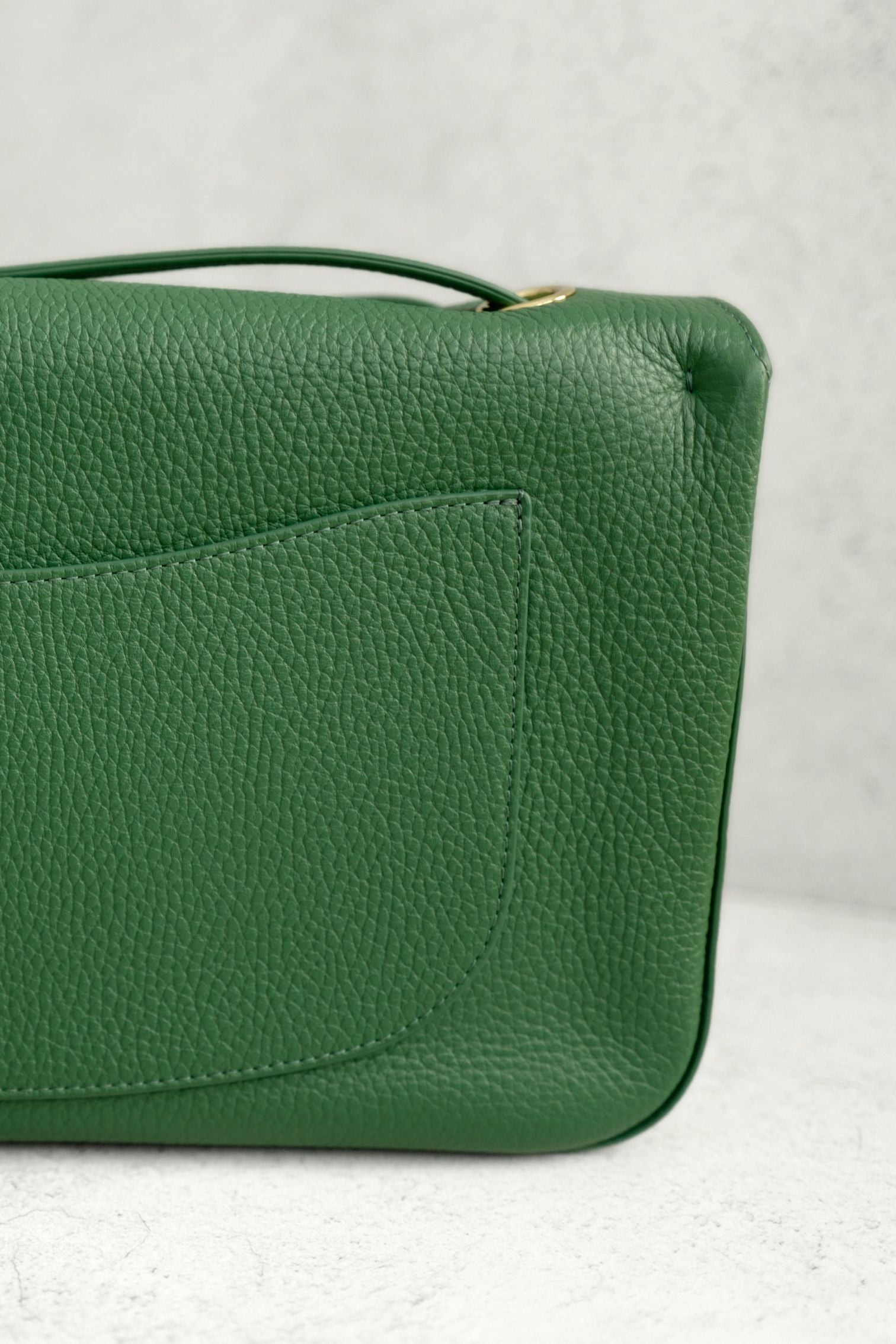Chanel 26A Maxi 32 Flapbag "Matthieu Blazy" Green Grained Calfskin Gold Hardware