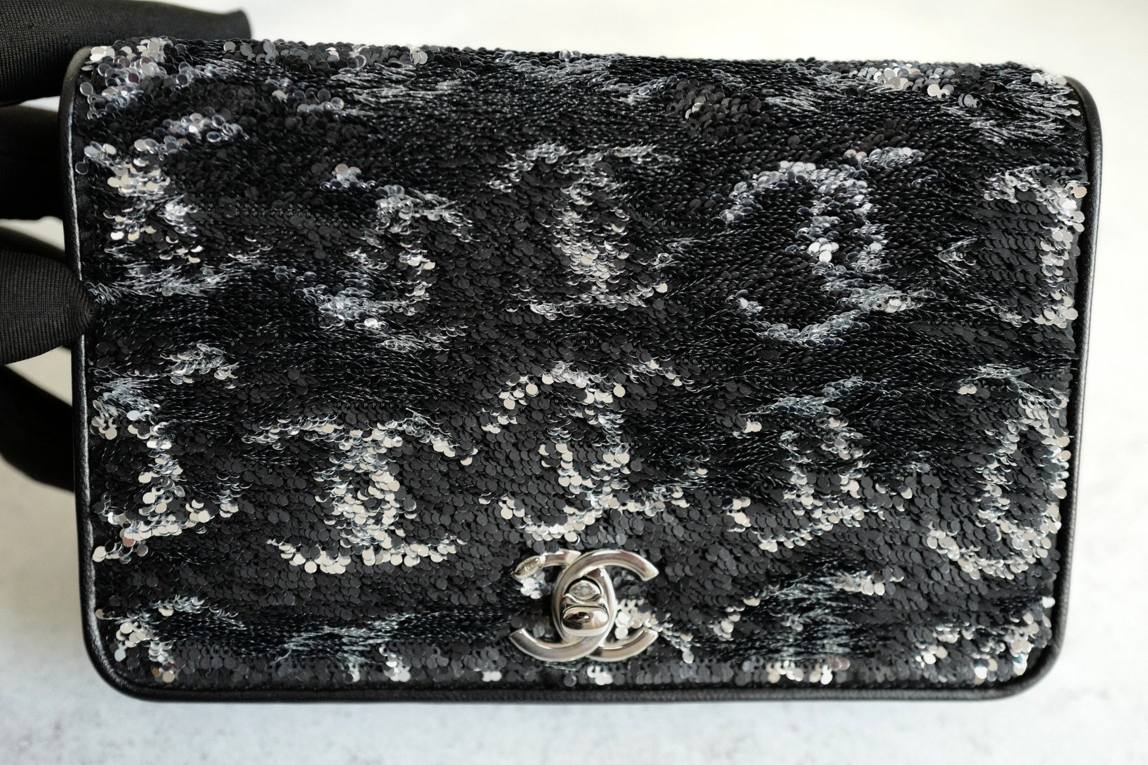 New 23K Chanel Classic Reversible Sequin CC Wallet On Chain Handbag