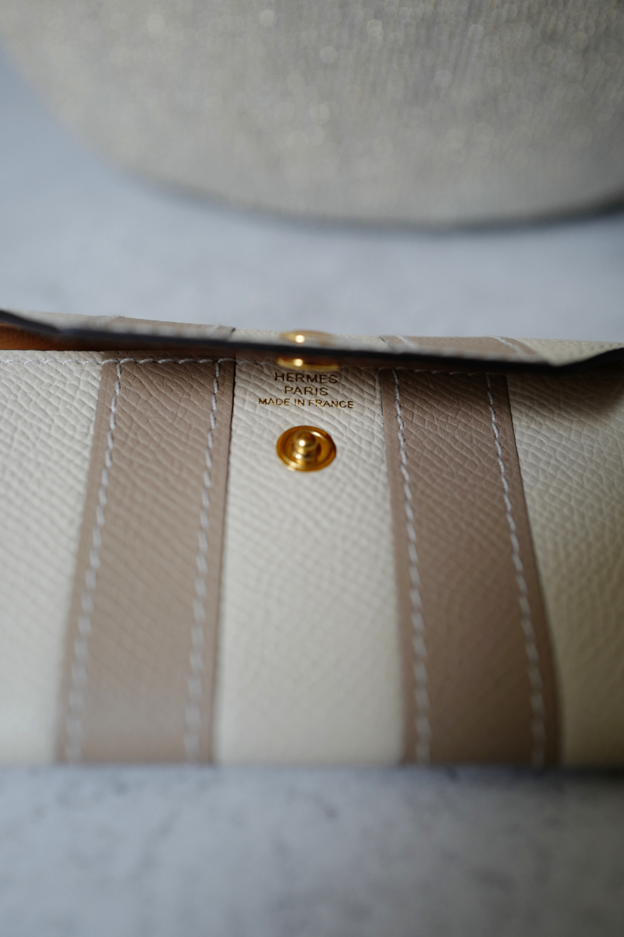 NEW Hermès Kelly Pocket 18 Bayadère Belt Trench/Craie Gold Hardware