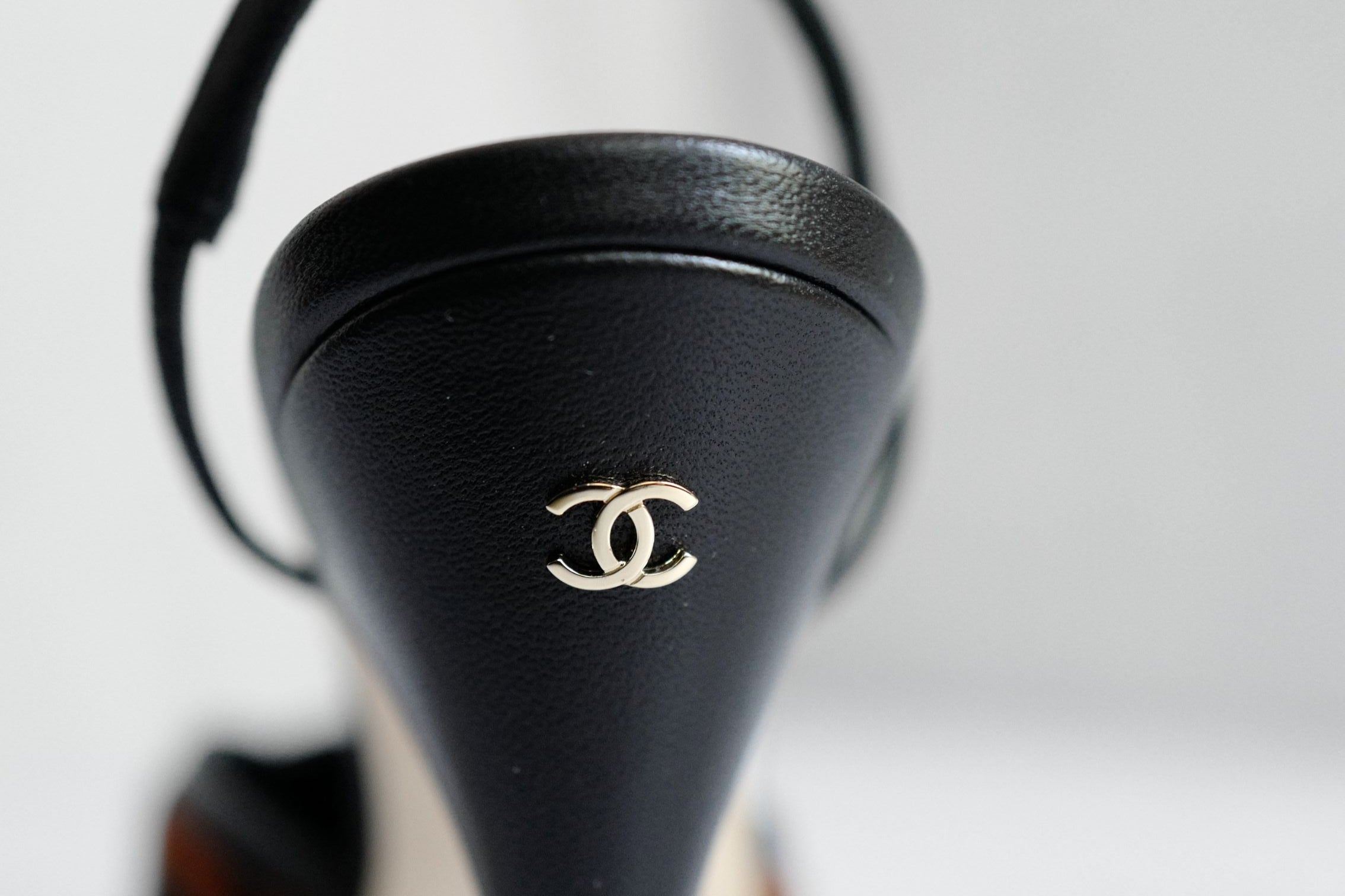 Chanel 26A Métiers d’Art Slingback Heels Brown/Black/White Leopard size 37.5