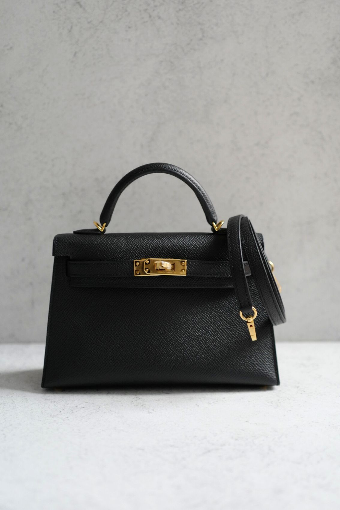 BNIB Hermès Mini Kelly 20 Black Epsom Leather with Gold Hardware Stamp W