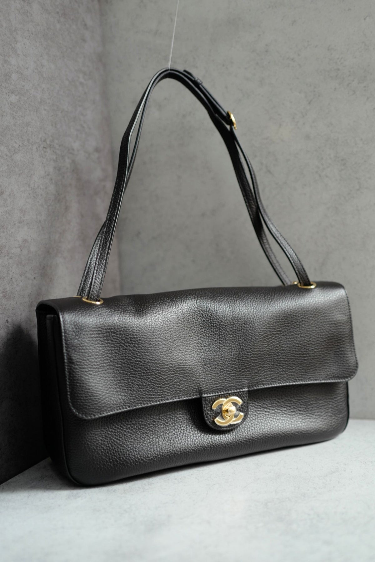 NEW Chanel 26S Maxi 32 Flapbag Black Grained Calfskin Gold Hardware