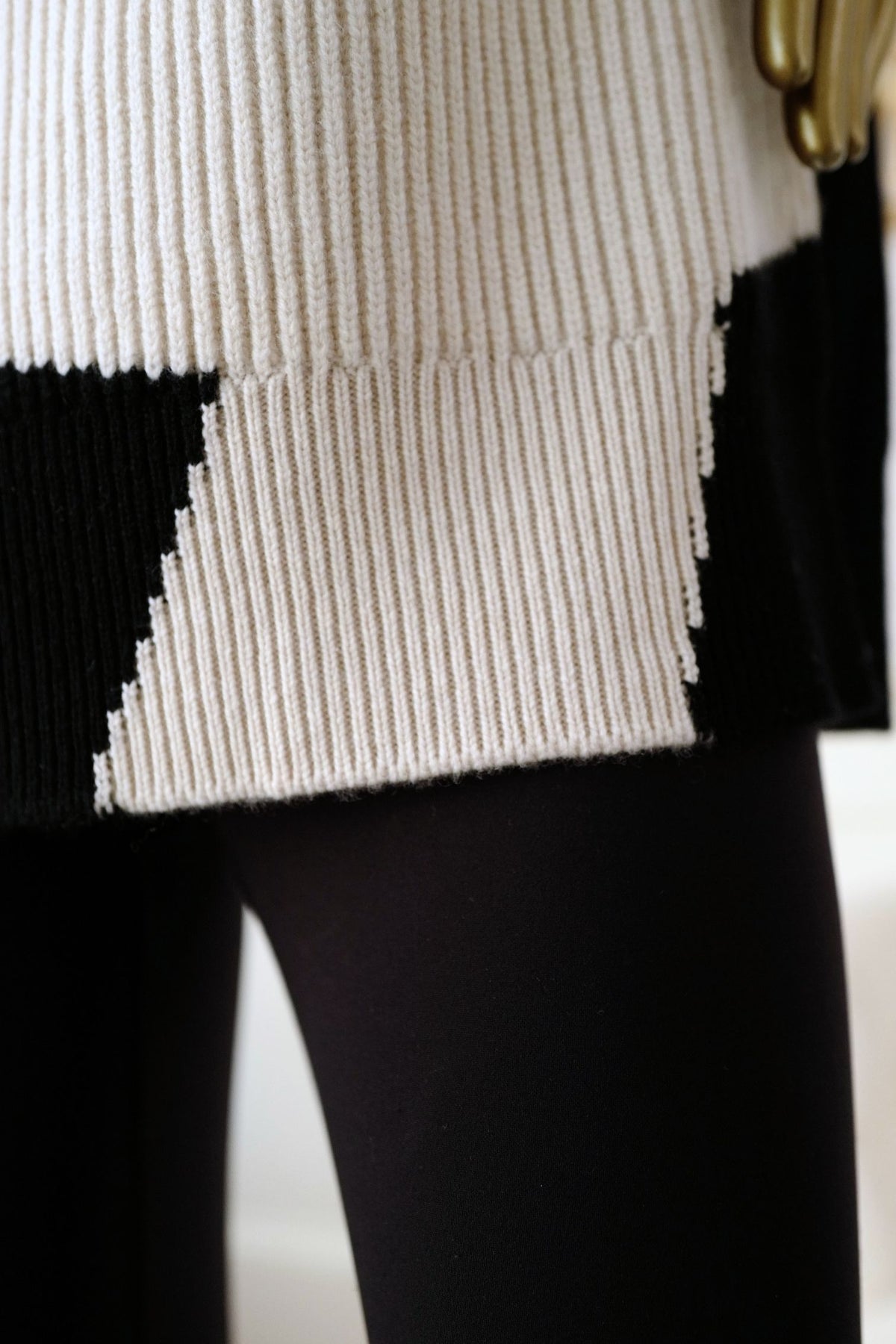 NEW Chanel 26N Coco Neige Sweater Pullover Black Ecru Wool Cashmere Size 34